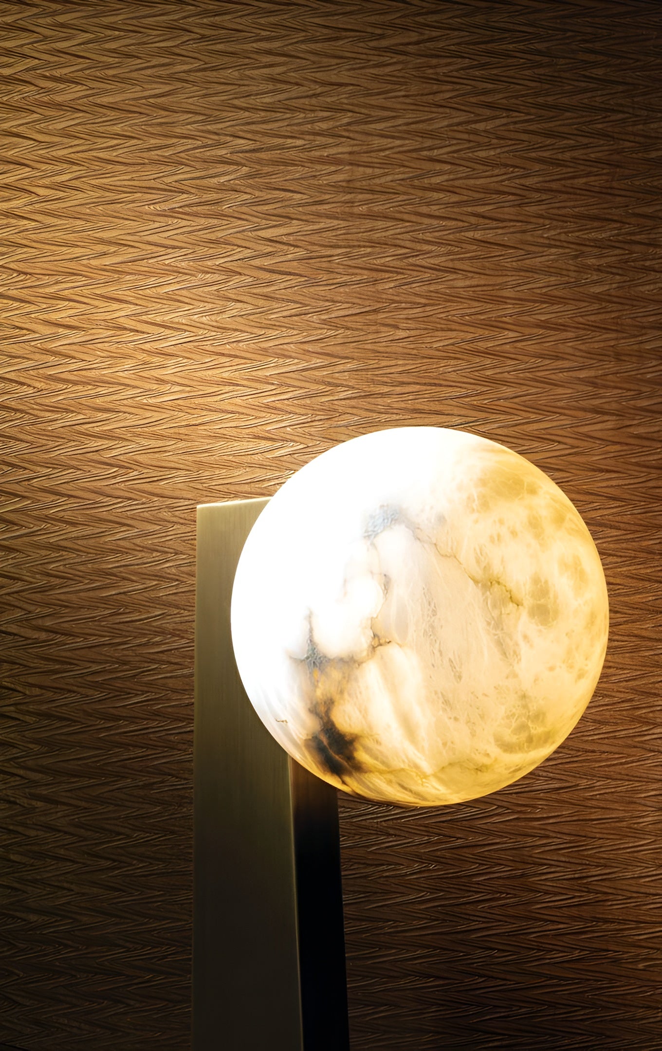 Textile wallpaper with a metallic geometric pattern THÉIA in golden color