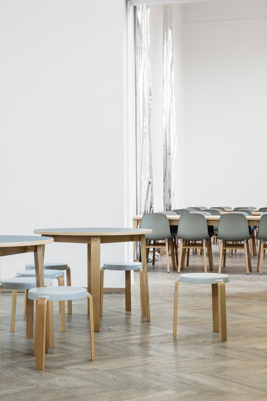 Kulatý stůl SLICE LINOEUM dýha dubová