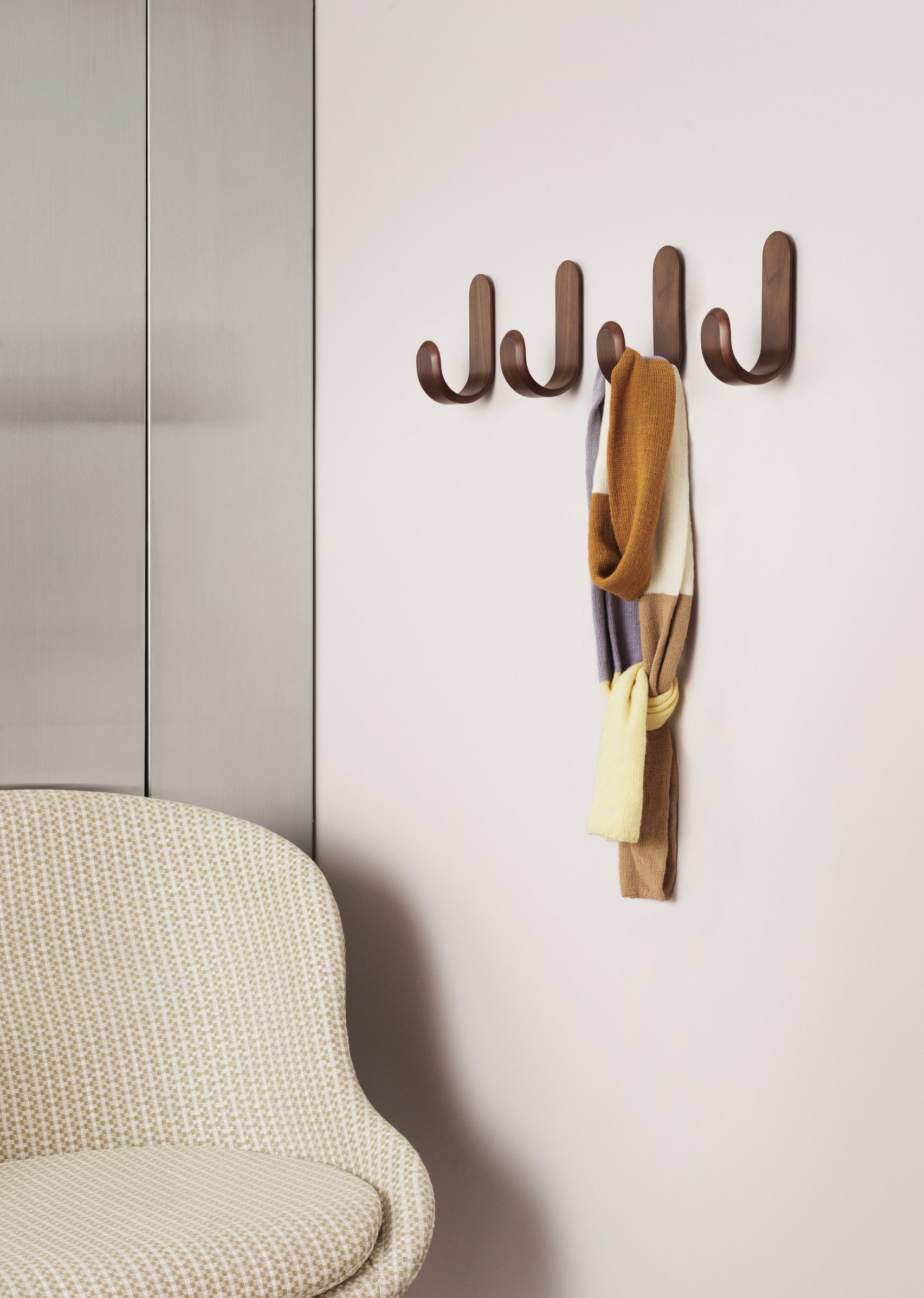 CURVE coat rack walnut wood