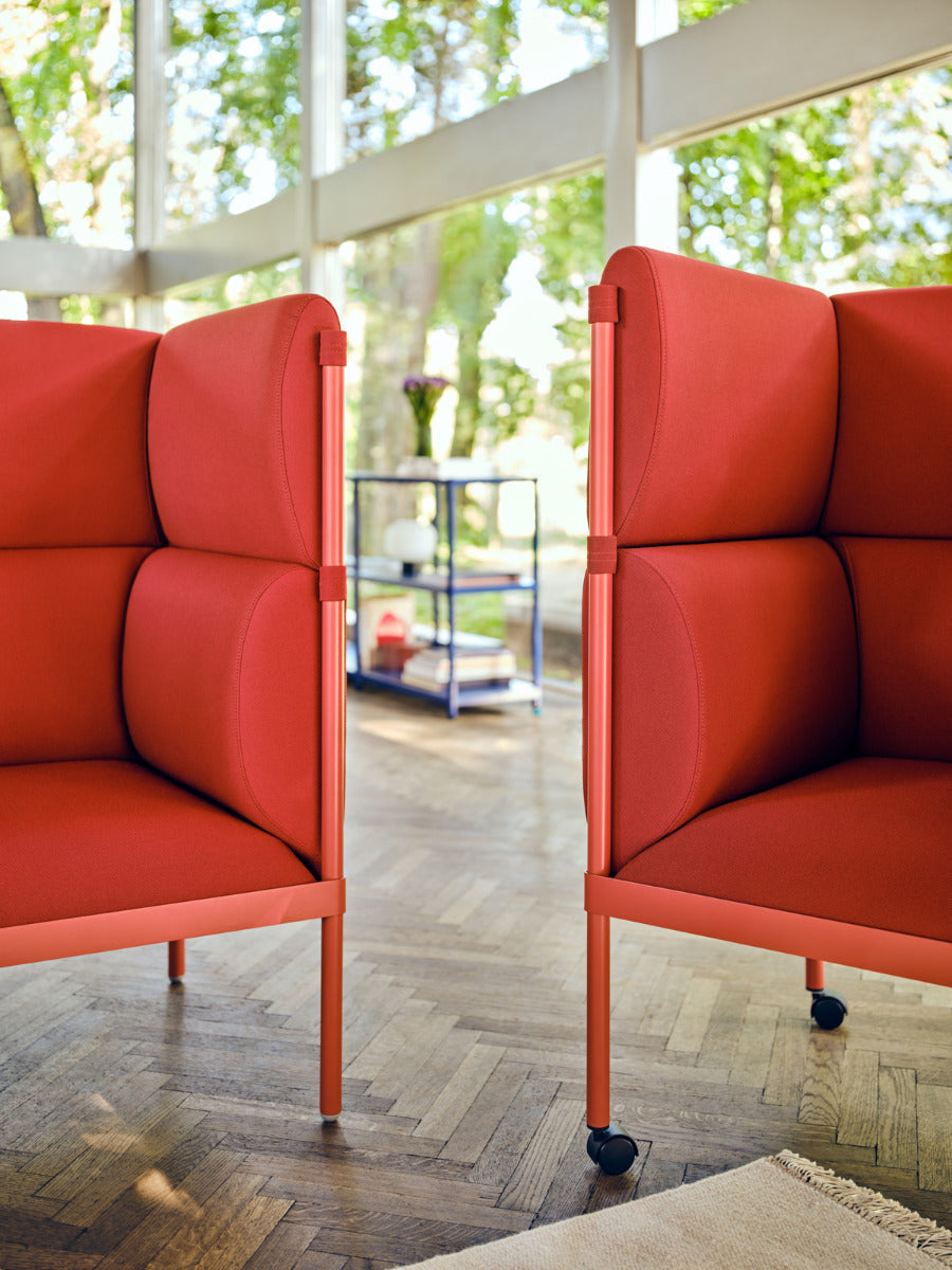 Vysoké křeslo STILT čalouněné