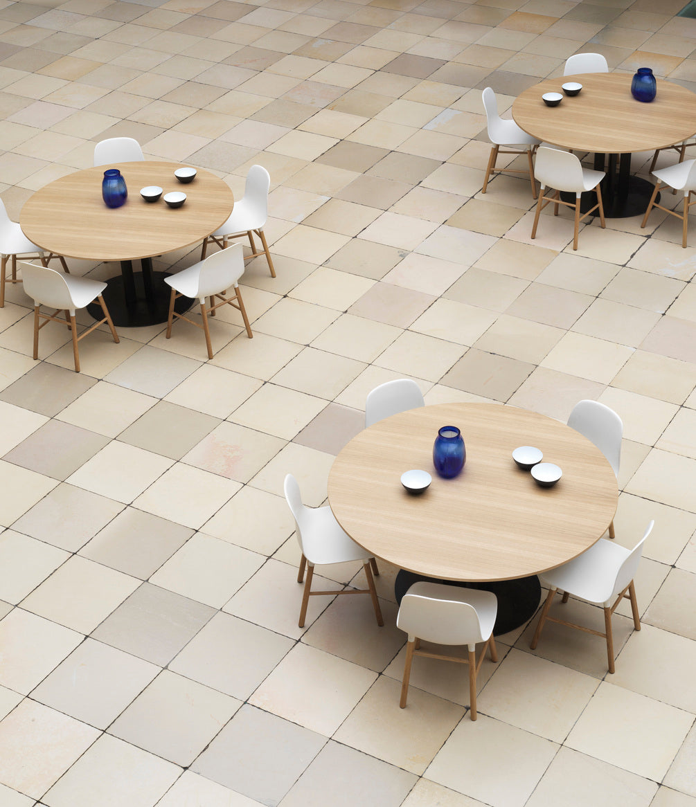 Stół okrągły SCALA fornirowany blat z czarną podstawą