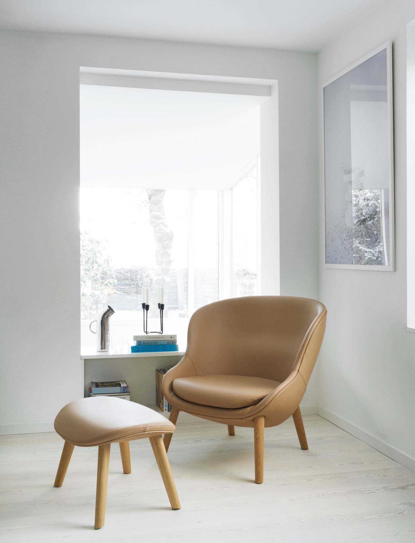 Hyg Upholstered footrest with a black oak base