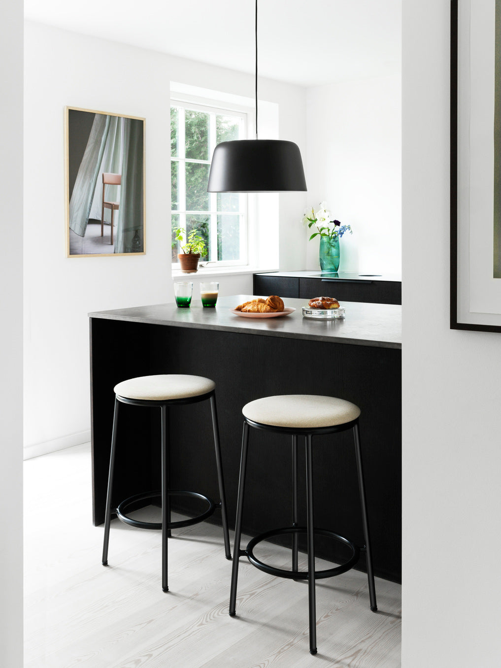 Circa Bar chair Upholstered beige with a black base