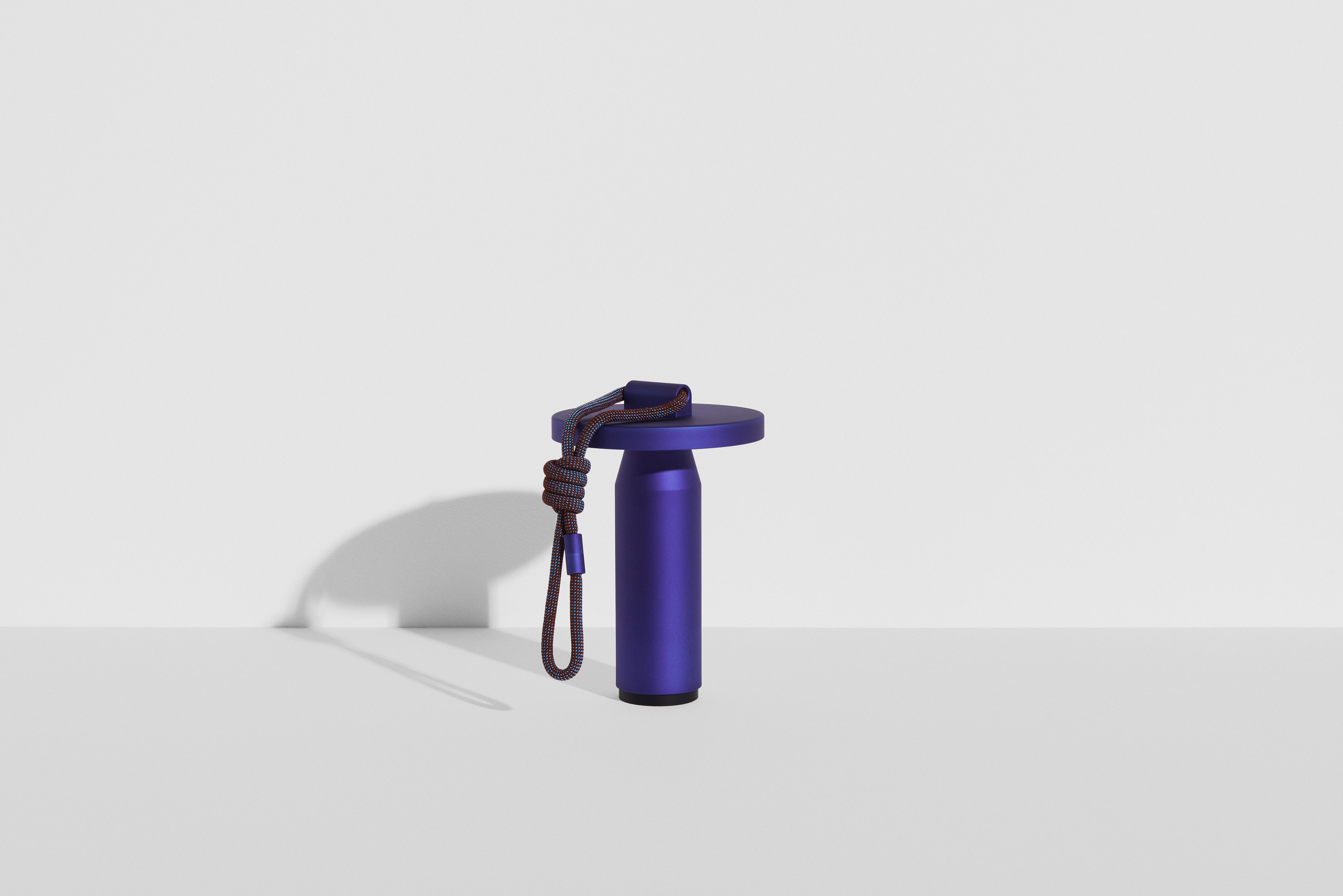 Lampa przenośna QUASAR granatowy – Petite Friture
