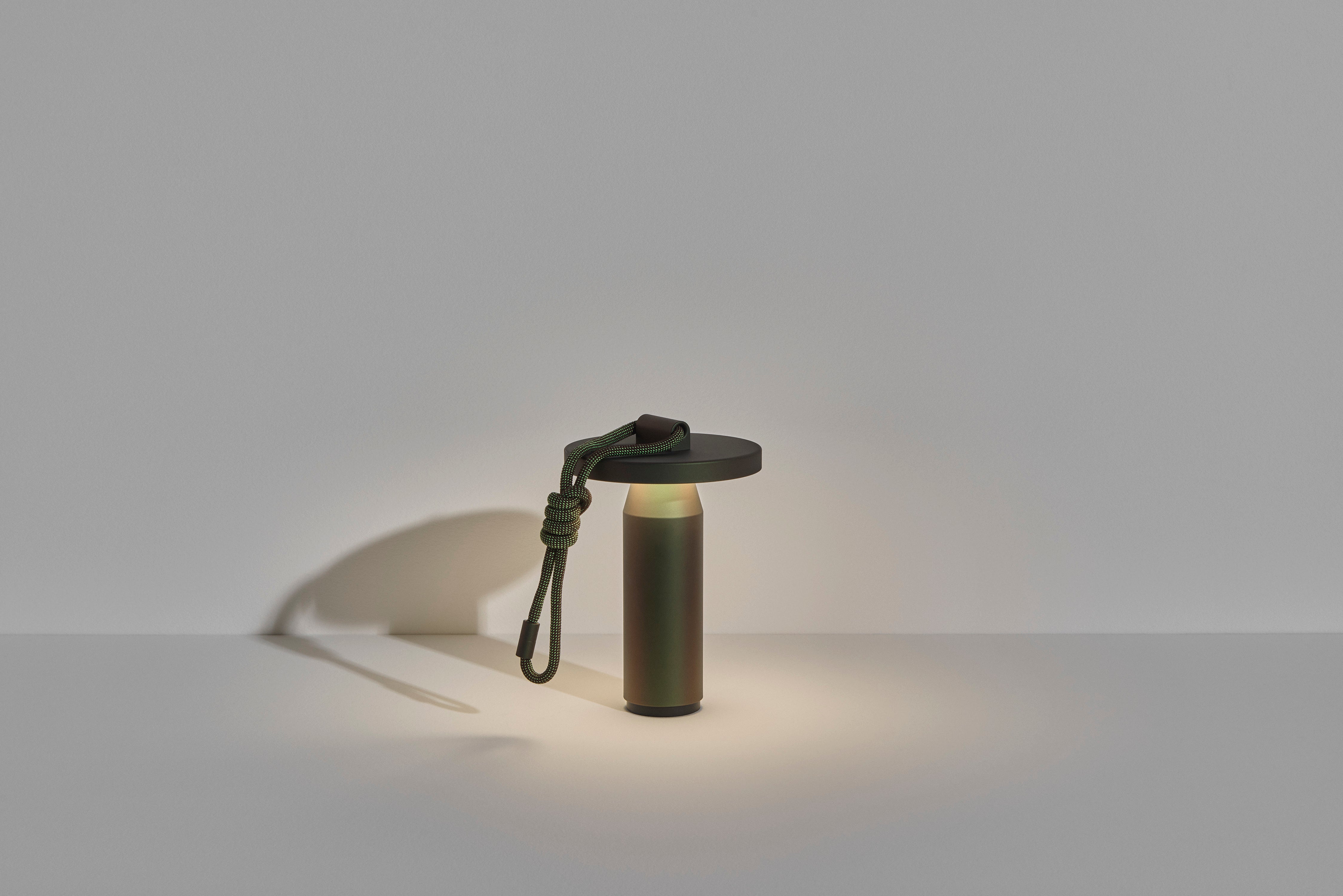 Lampa przenośna QUASAR zielony – Petite Friture