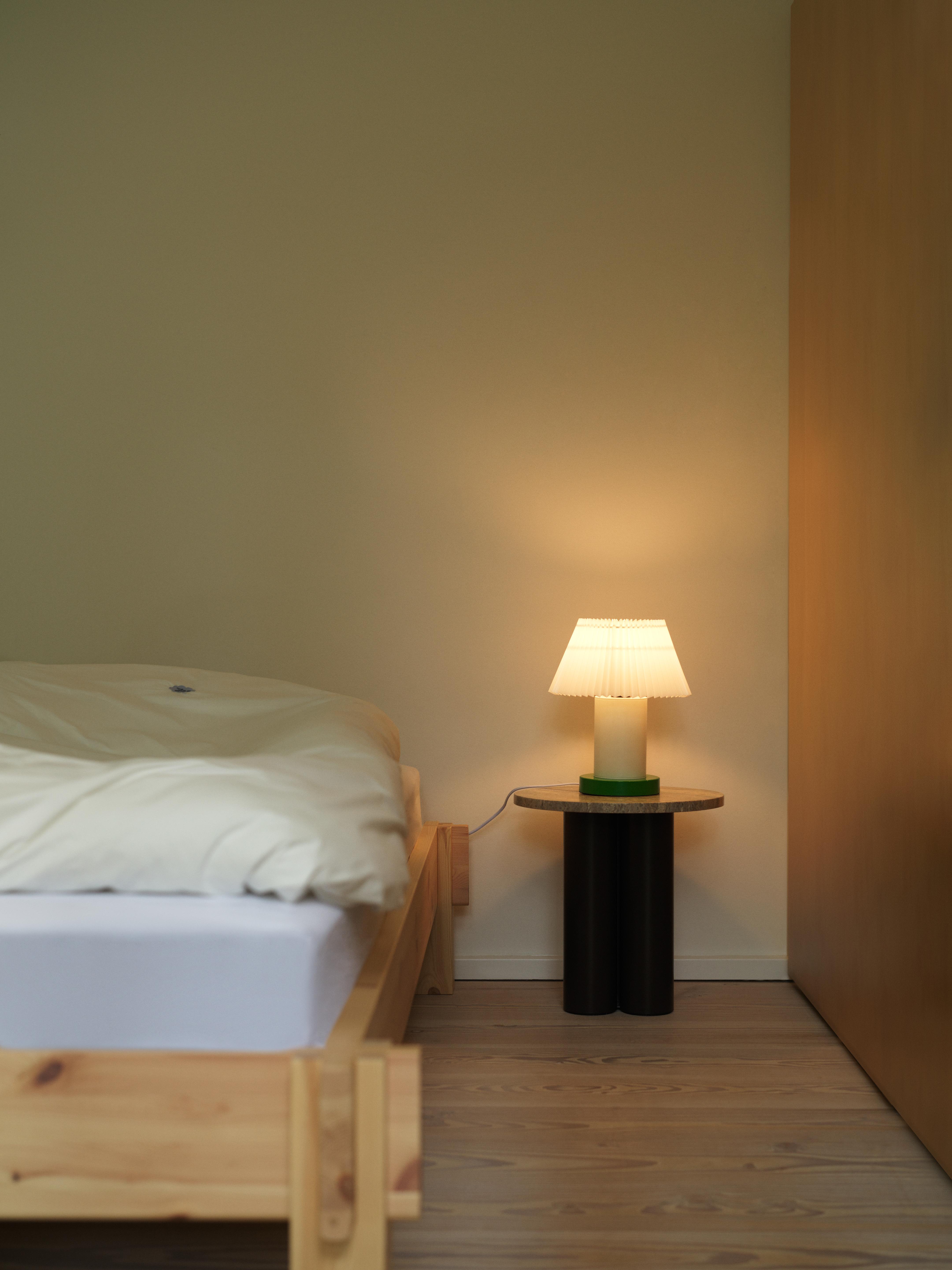 CELLU table lamp white with green base