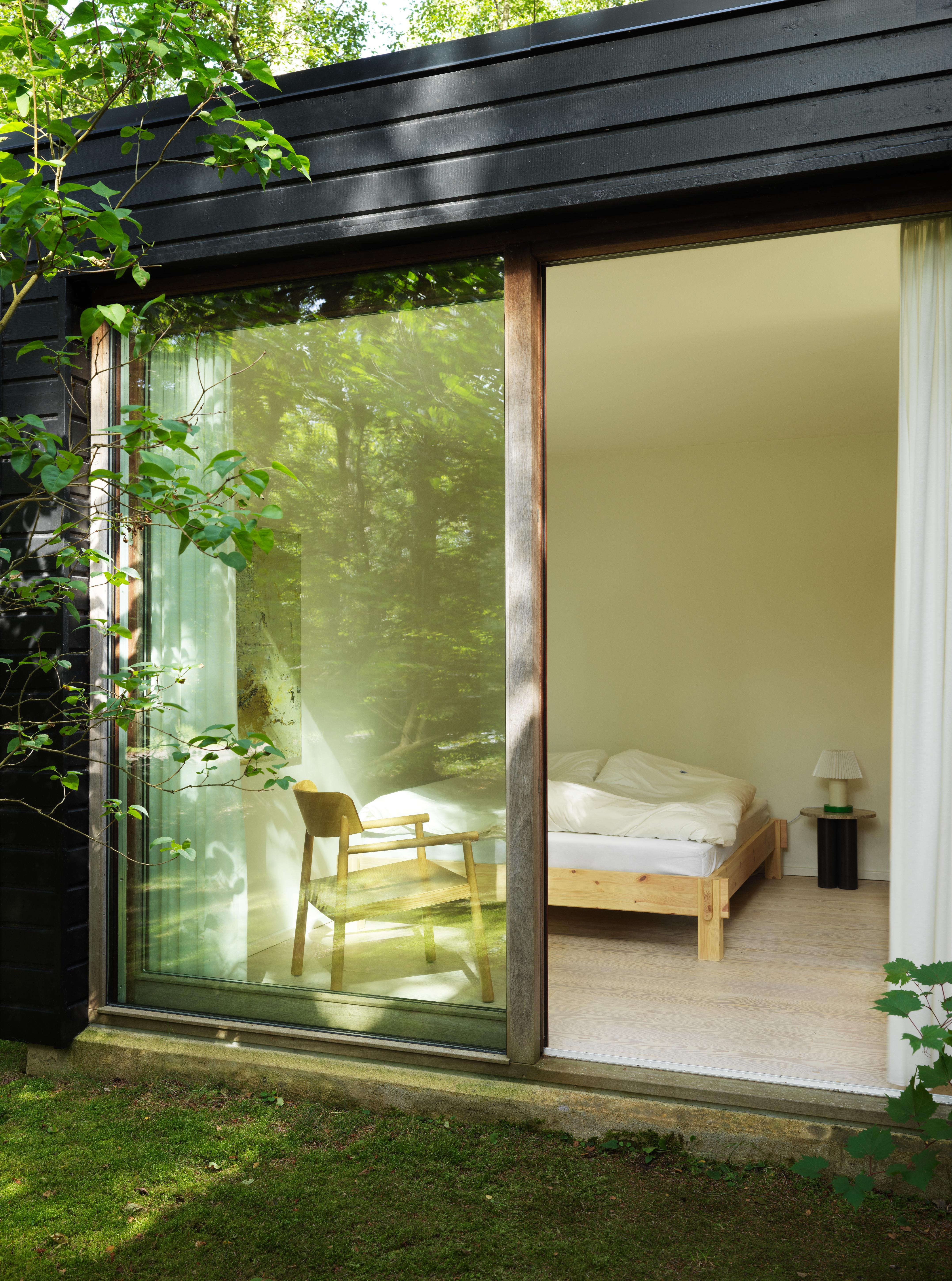 CELLU table lamp white with green base