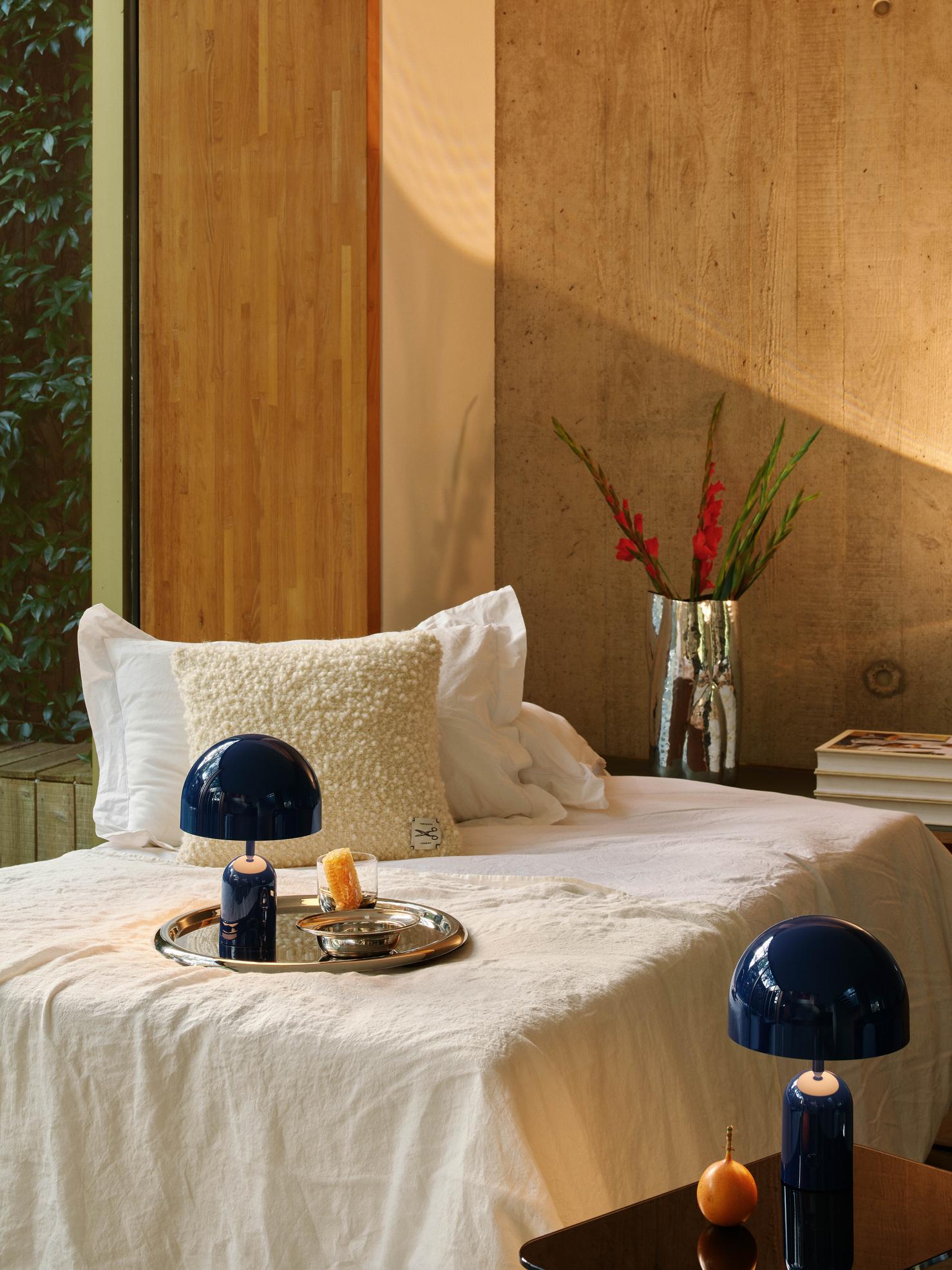 Přenosná stolní lampa BELL modrá