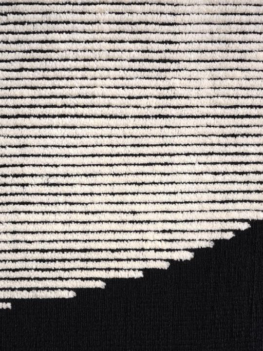 DISC rug black with white