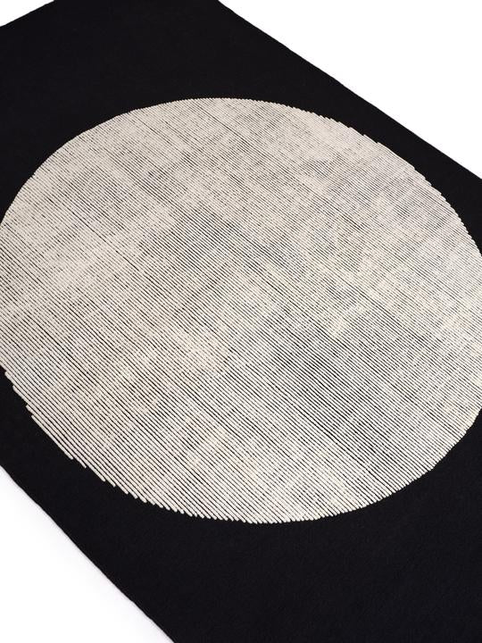 DISC rug black with white