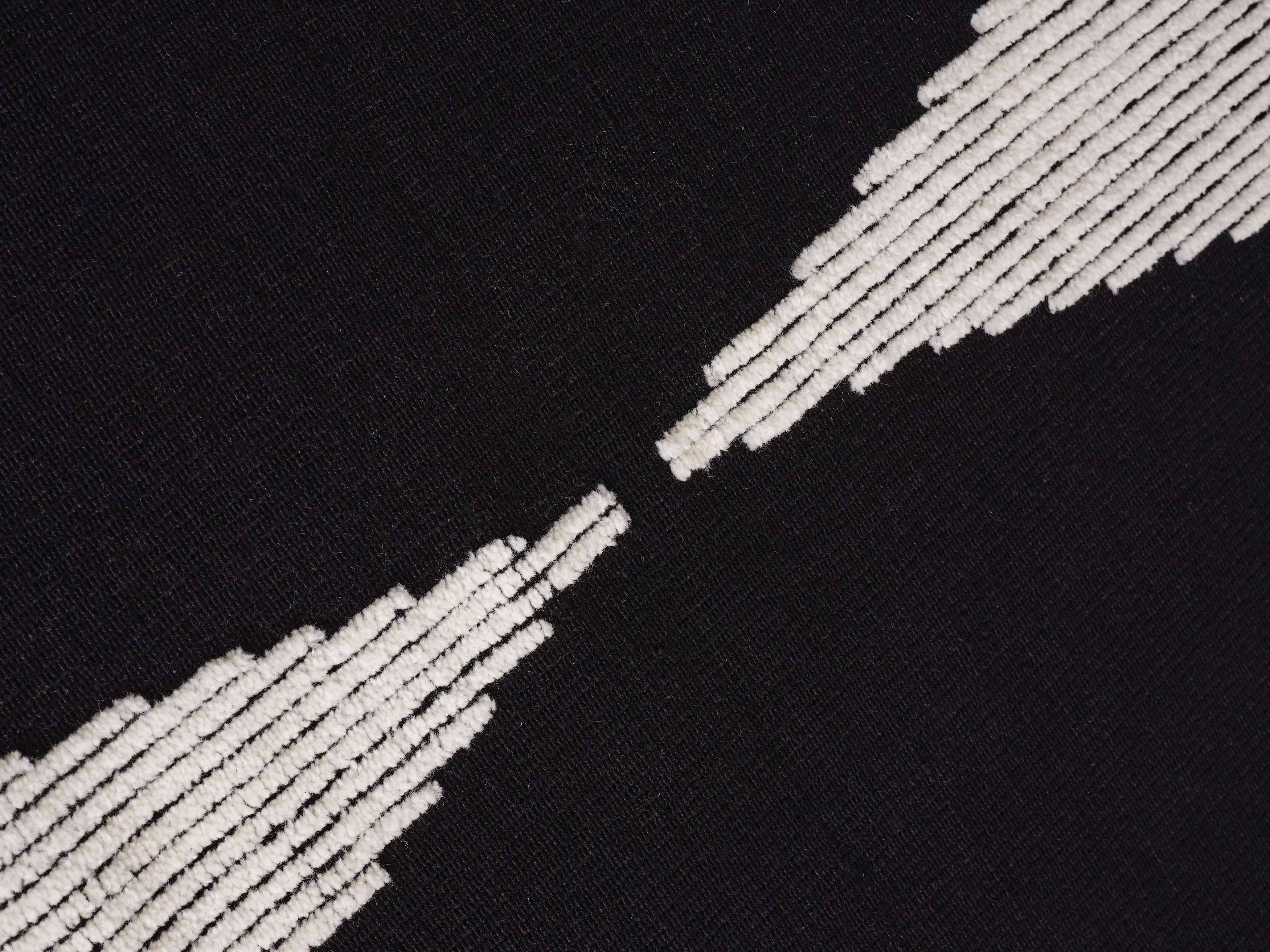 WEDGE black runner with white