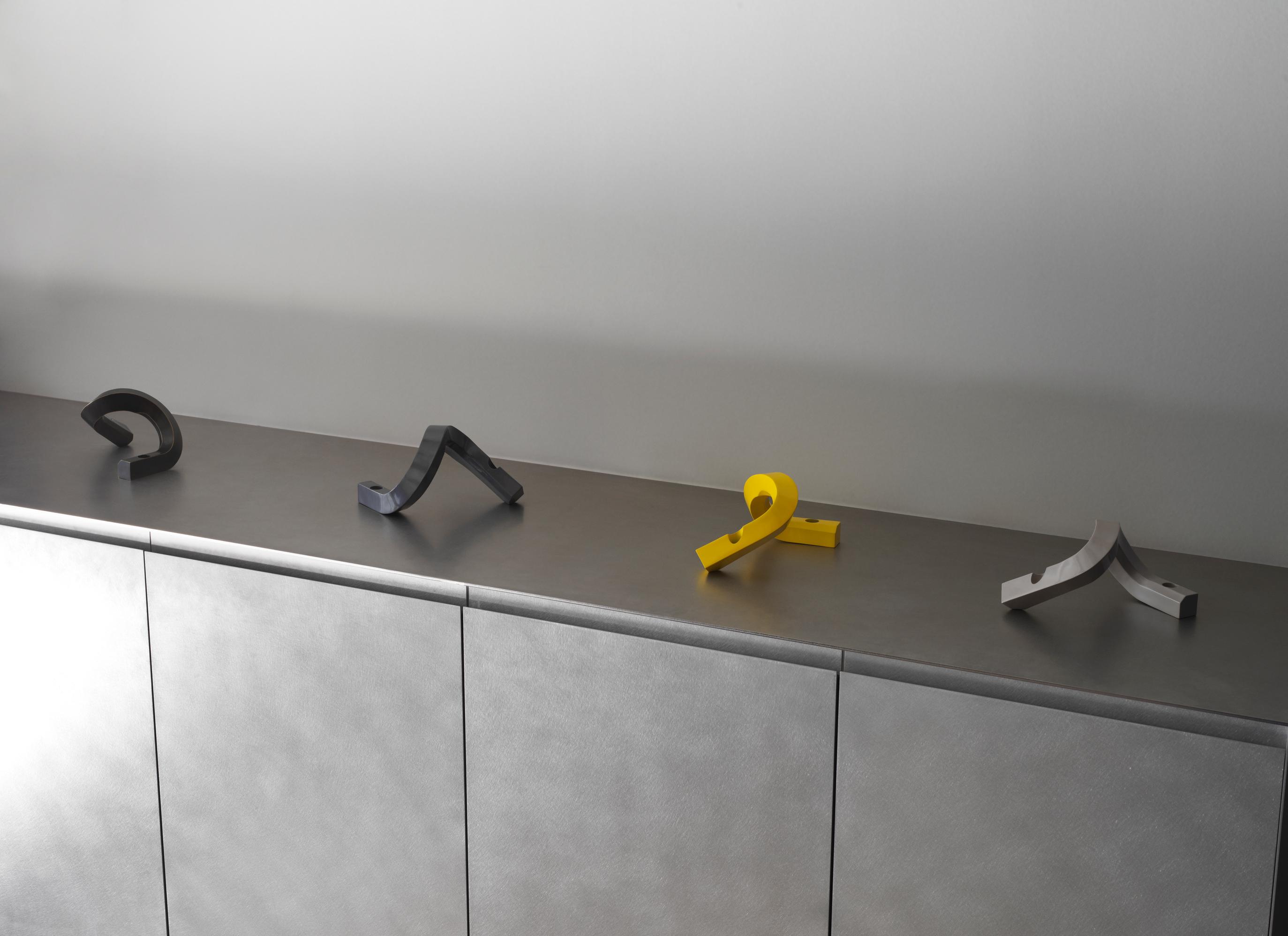 Świecznik CROOKED TWO żółty