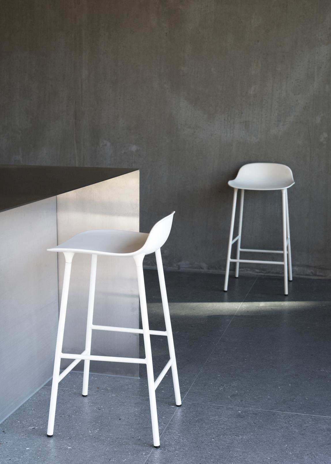 Hoker FORM bordový s chromovanou základnou