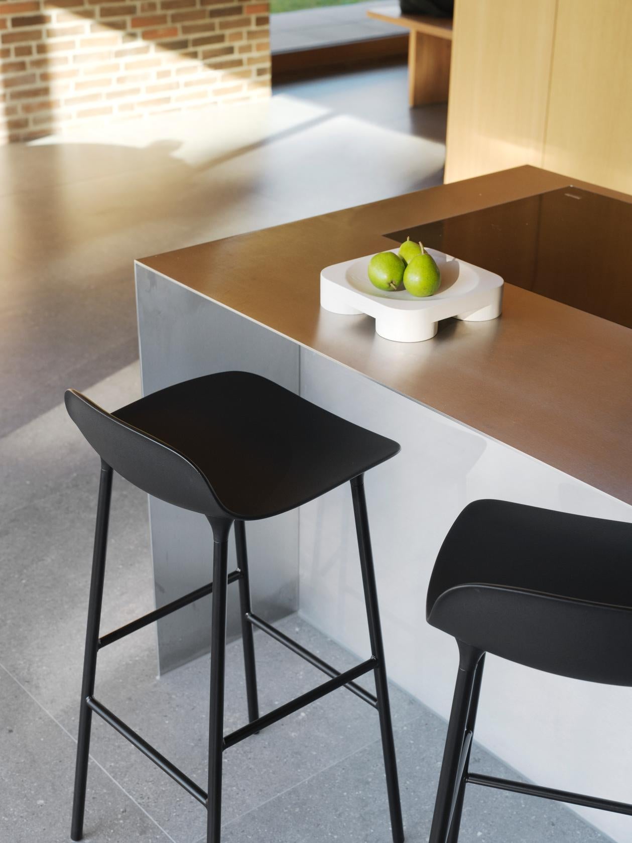 BROWN FORM HOKER FREE WITH A CHROMED BASE