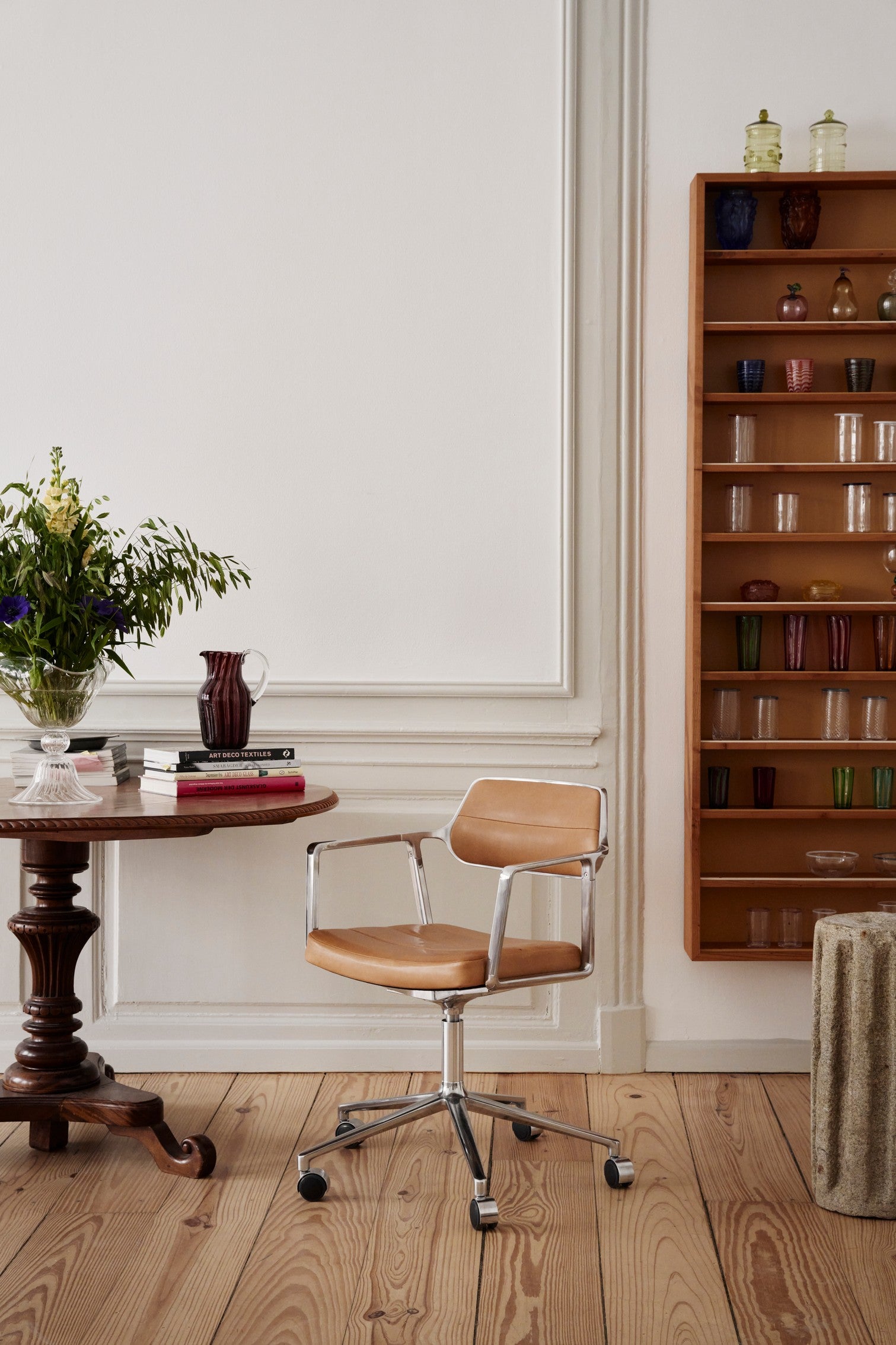 Office chair 453+ black leather with black metal base