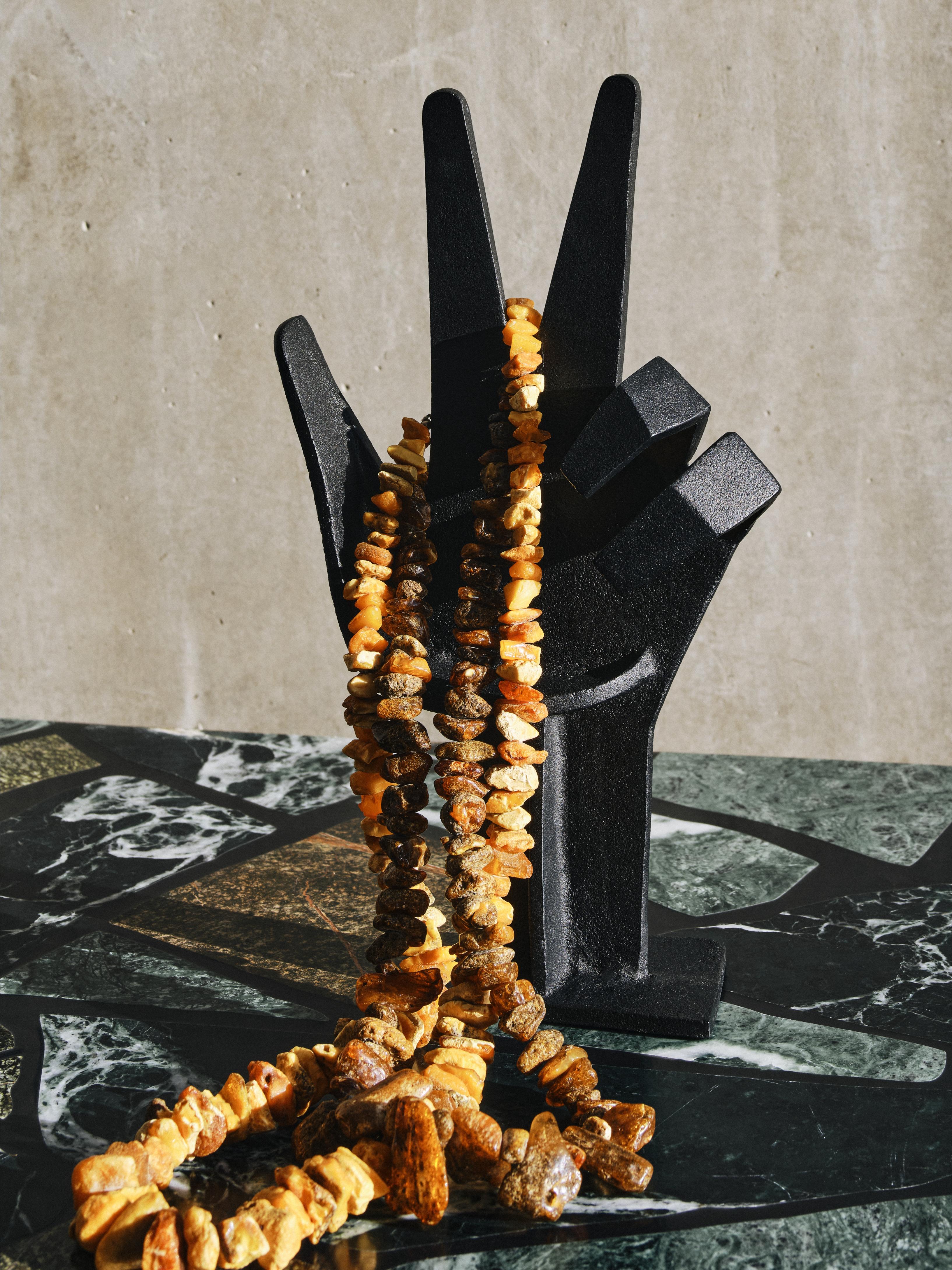 Stojan CAST HAND černý