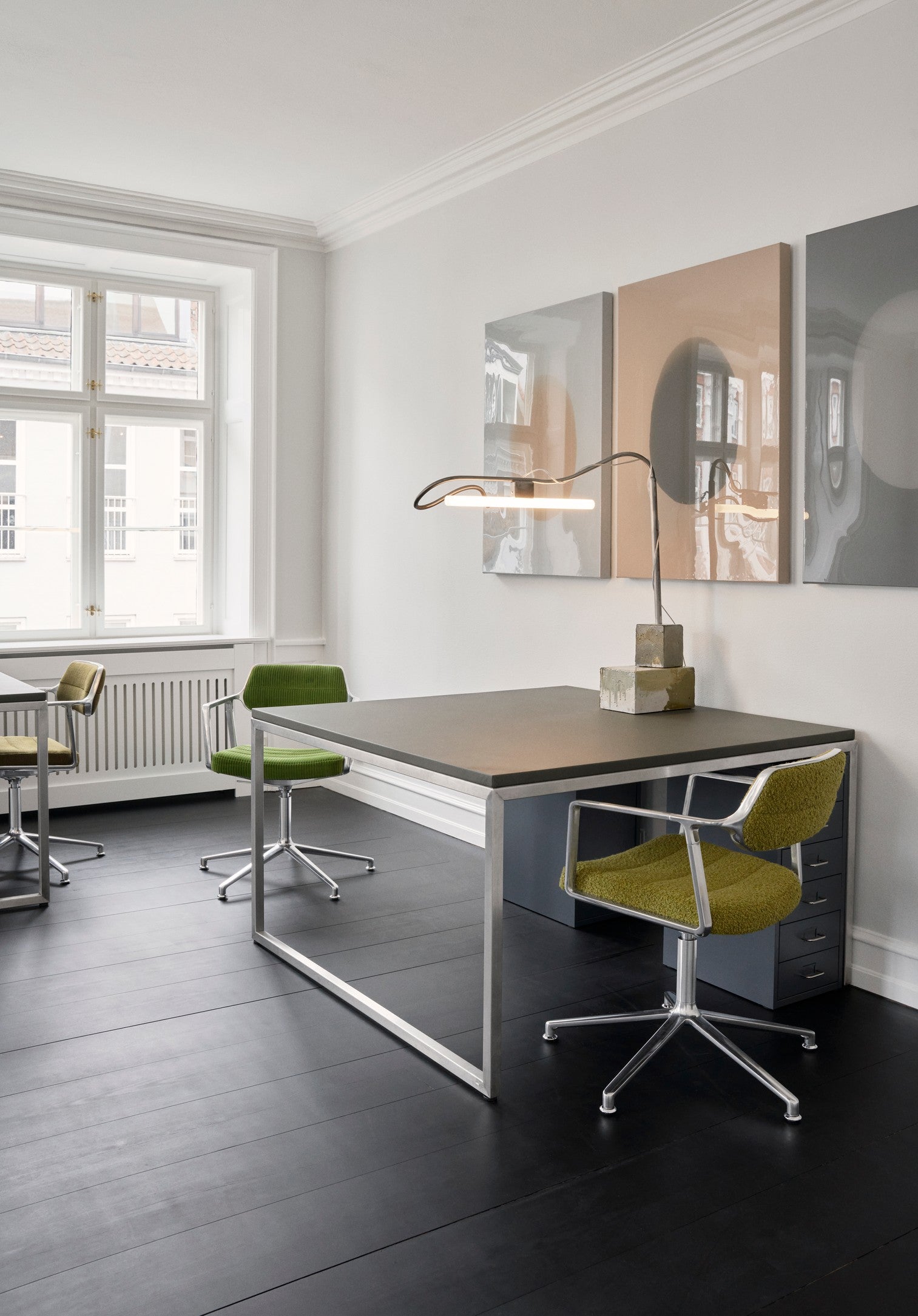 Office chair 453+ black leather with black metal base