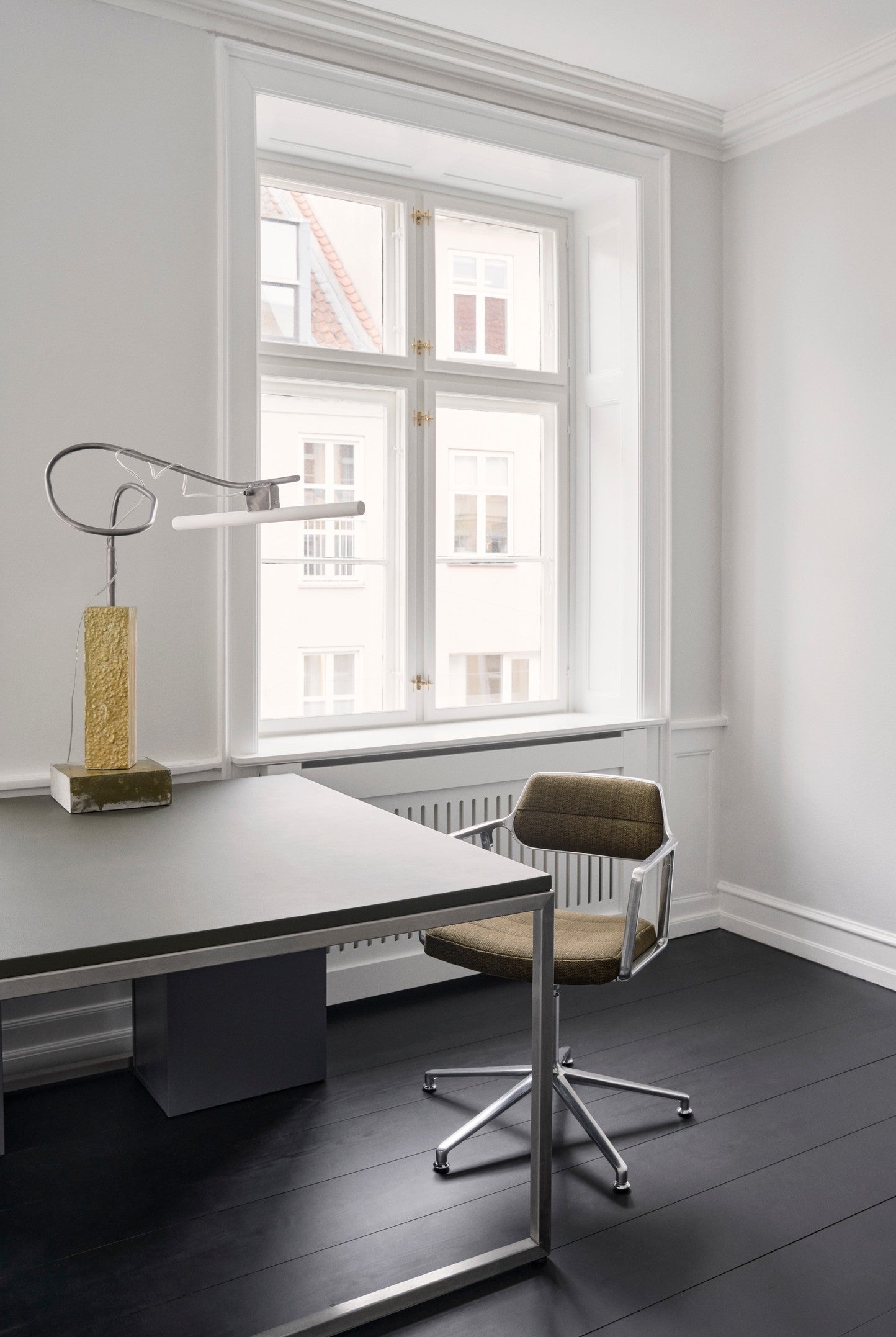 Office chair 453+ black leather with black metal base