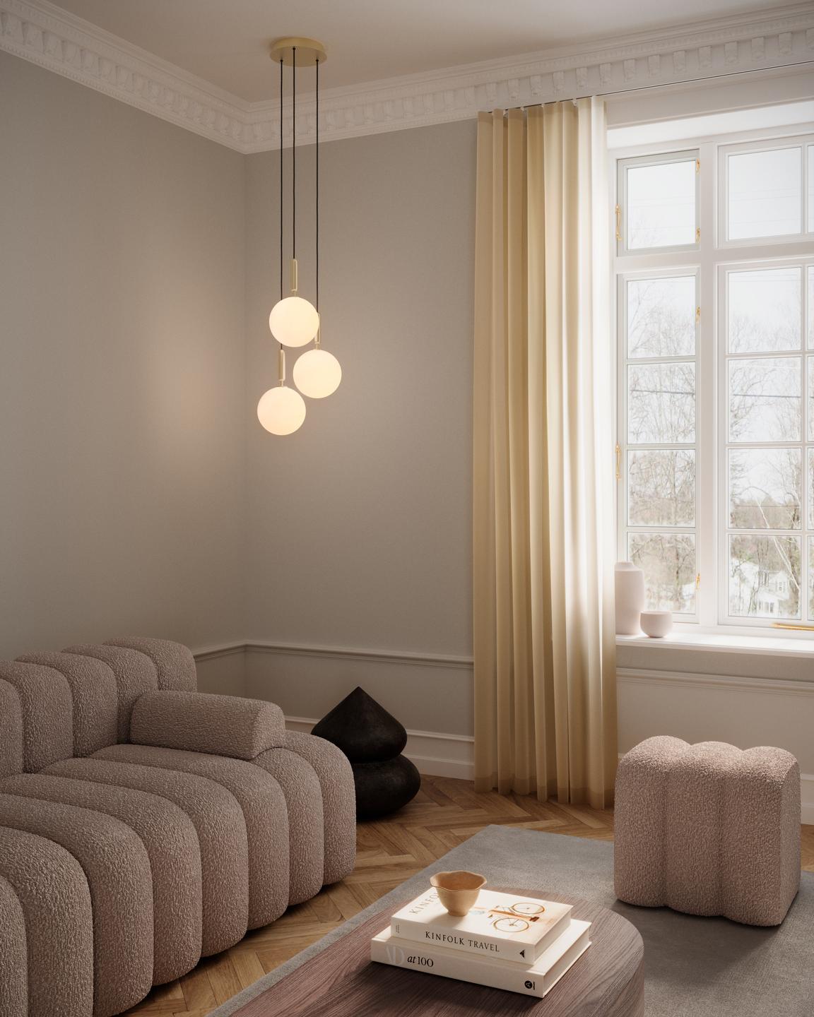 Závěsná lampa MIIRA 3 mosazná s opálovým sklem