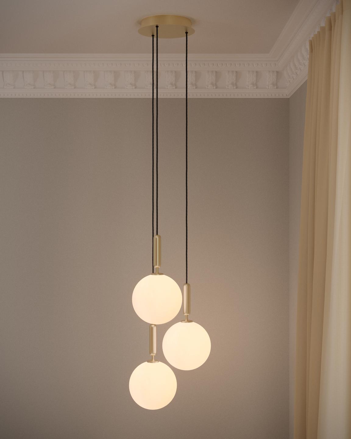 Závěsná lampa MIIRA 3 mosazná s opálovým sklem