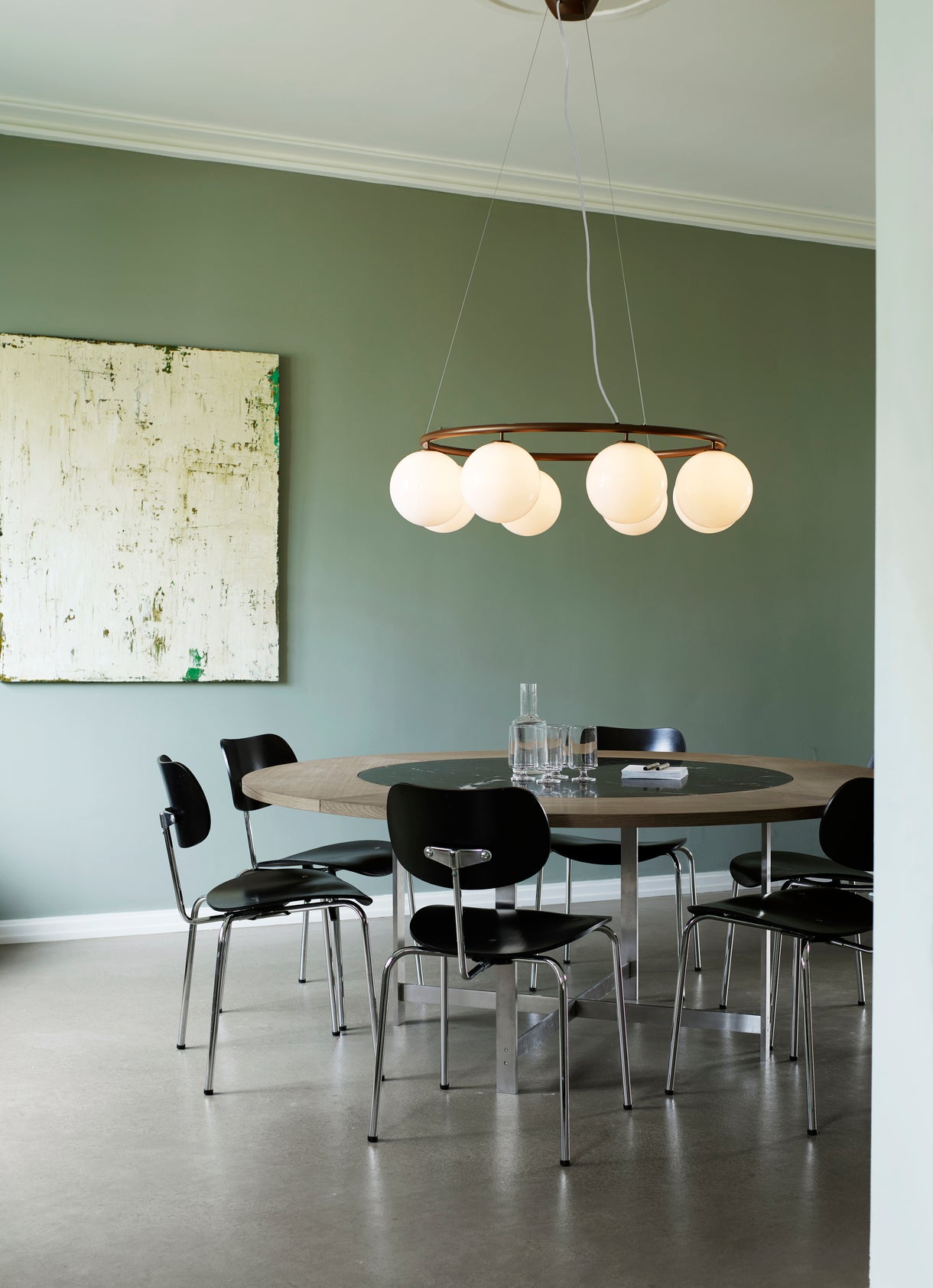 Závěsná lampa MIIRA 8 CIRCULAR tmavě hnědá s opálovým sklem