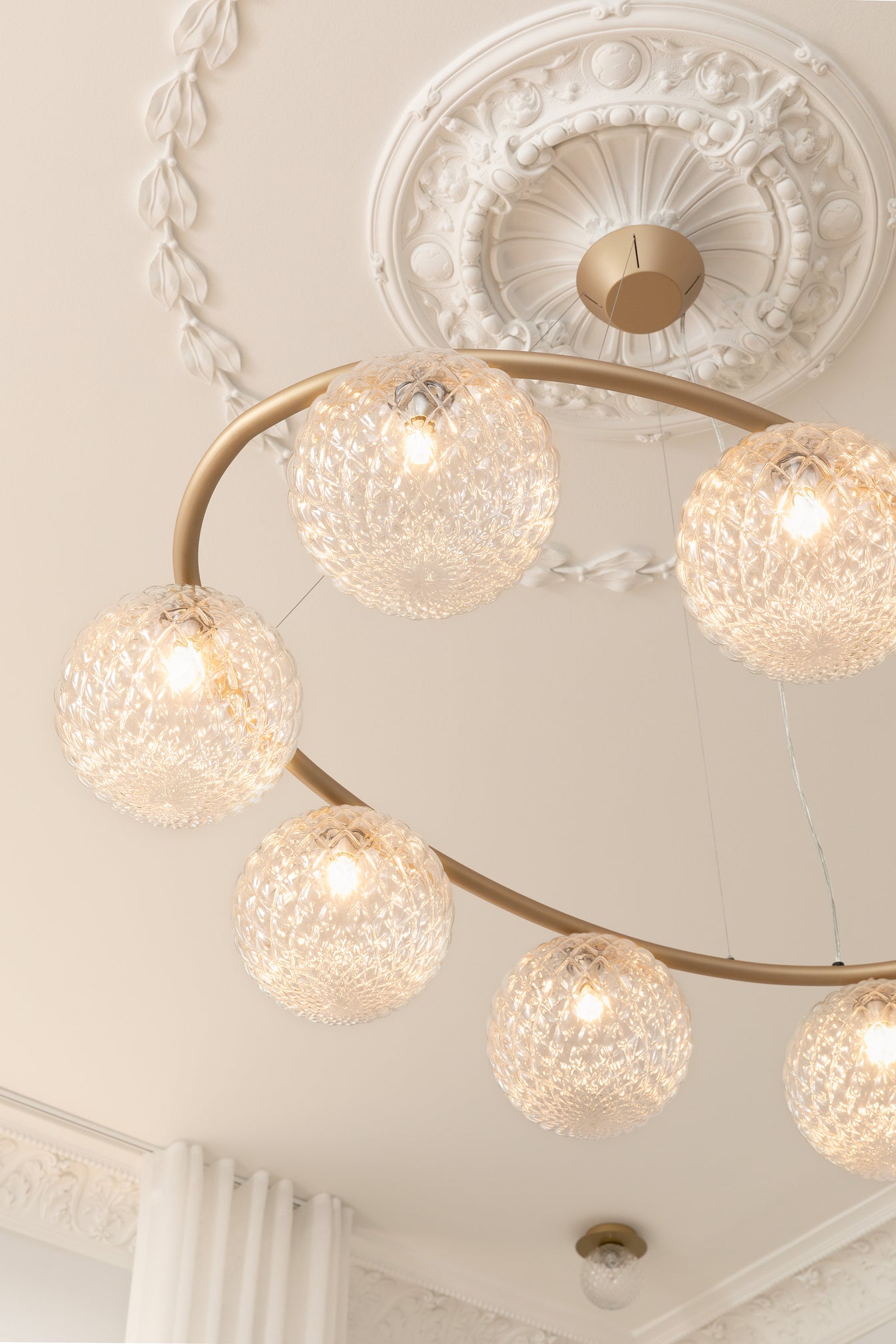 Lampa wisząca MIIRA 8 OVAL mosiężny z transparentnym szkłem – Nuura