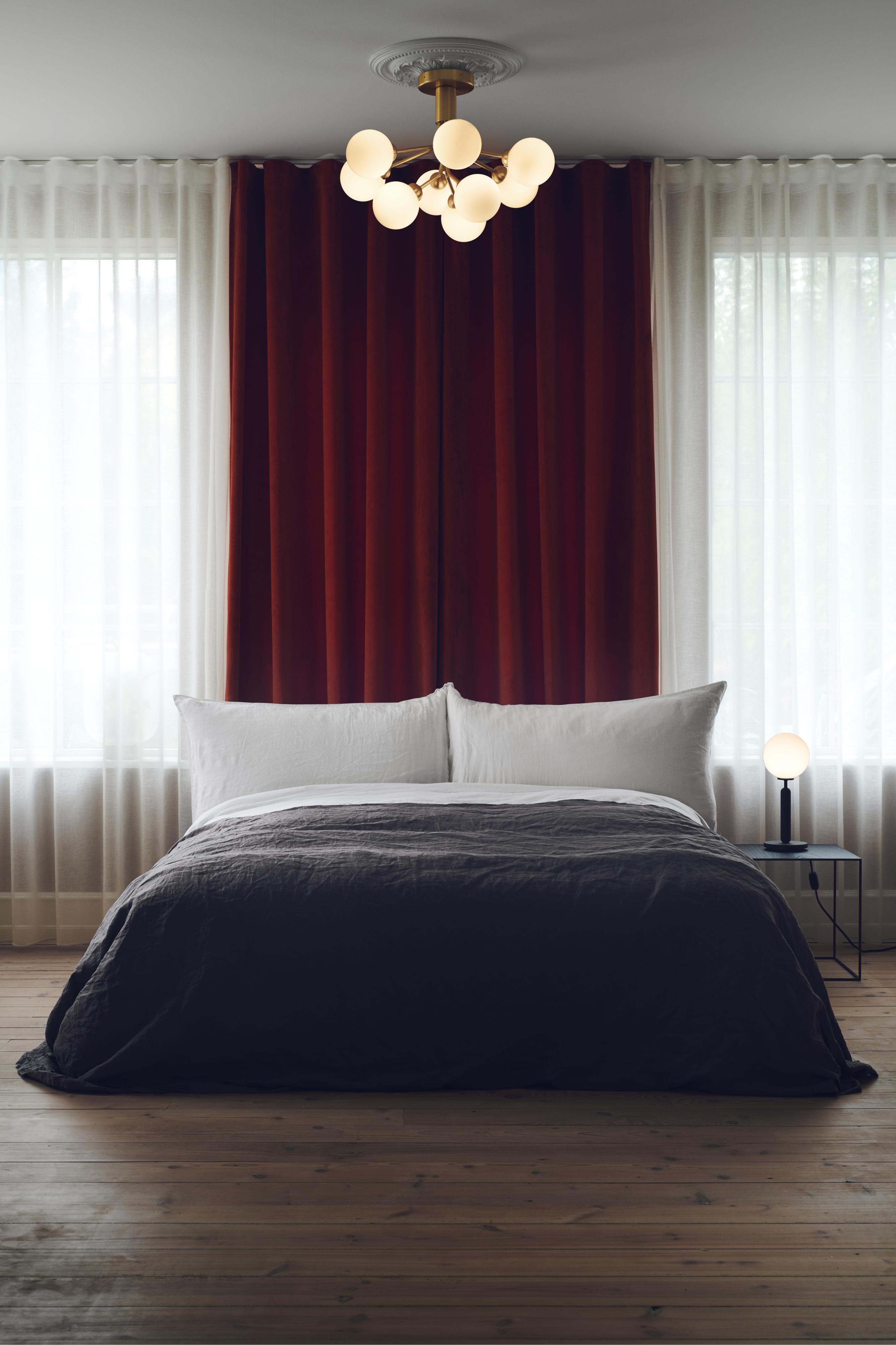 Lampa stropní APIALES 9 mosazná s opálovým sklem