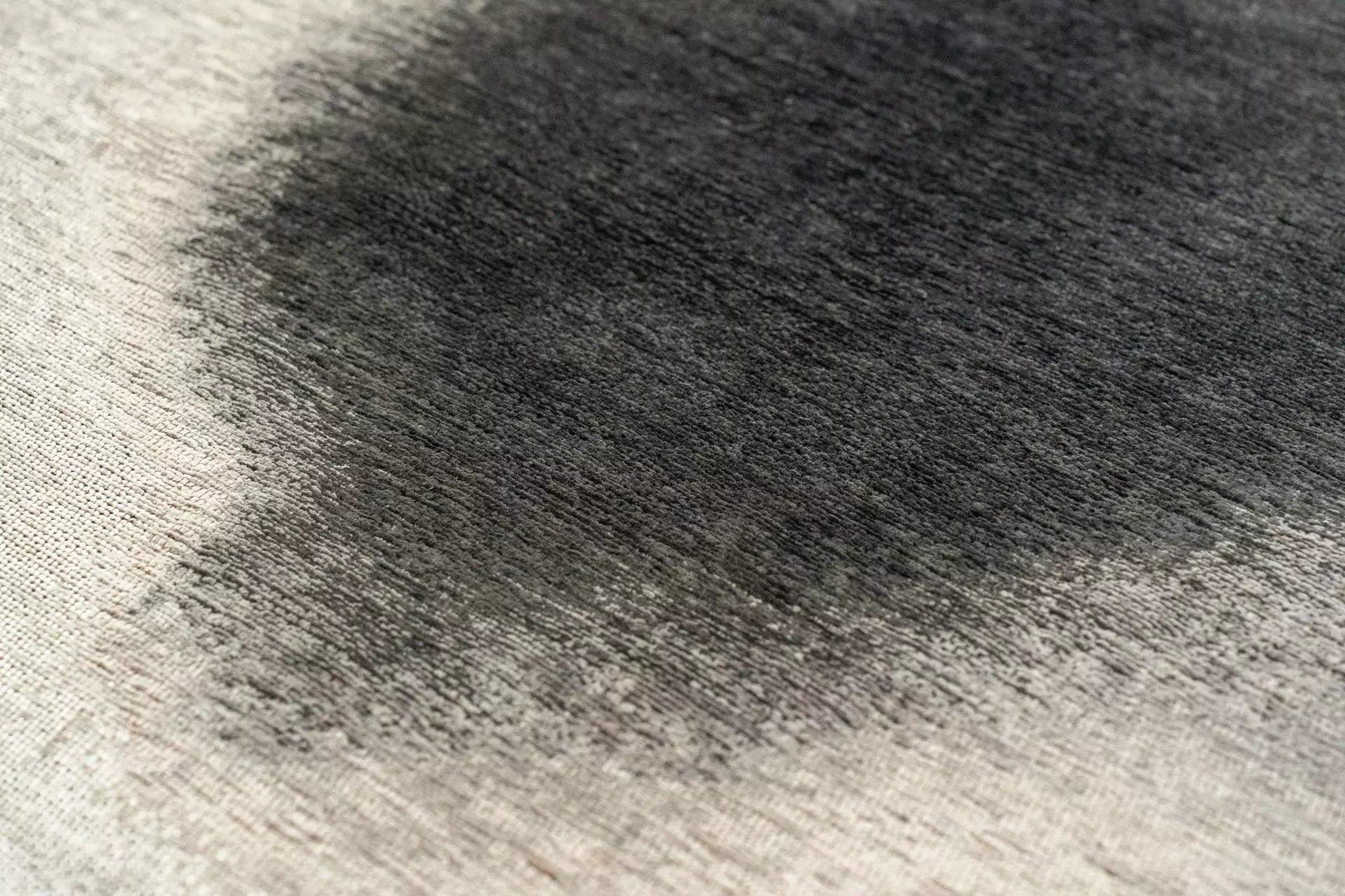 Oválný koberec AQUARELLE LEAF černý s béžovým