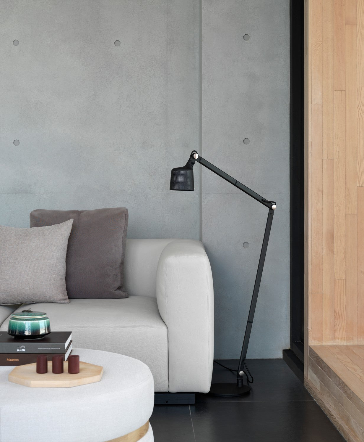 Lampa podłogowa 525 czarny metal – szkło, Vipp