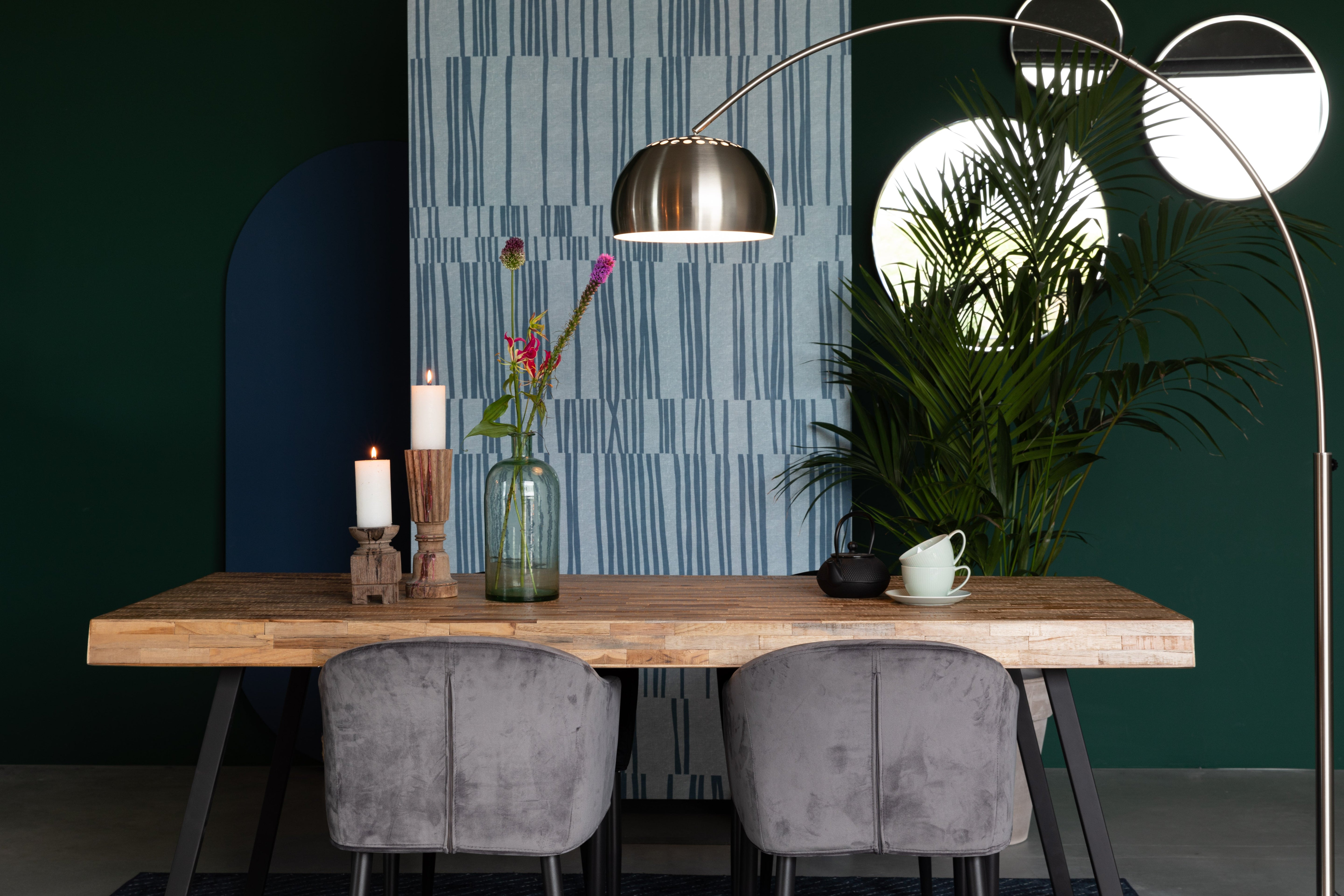 Stůl SURI z teakového dřeva