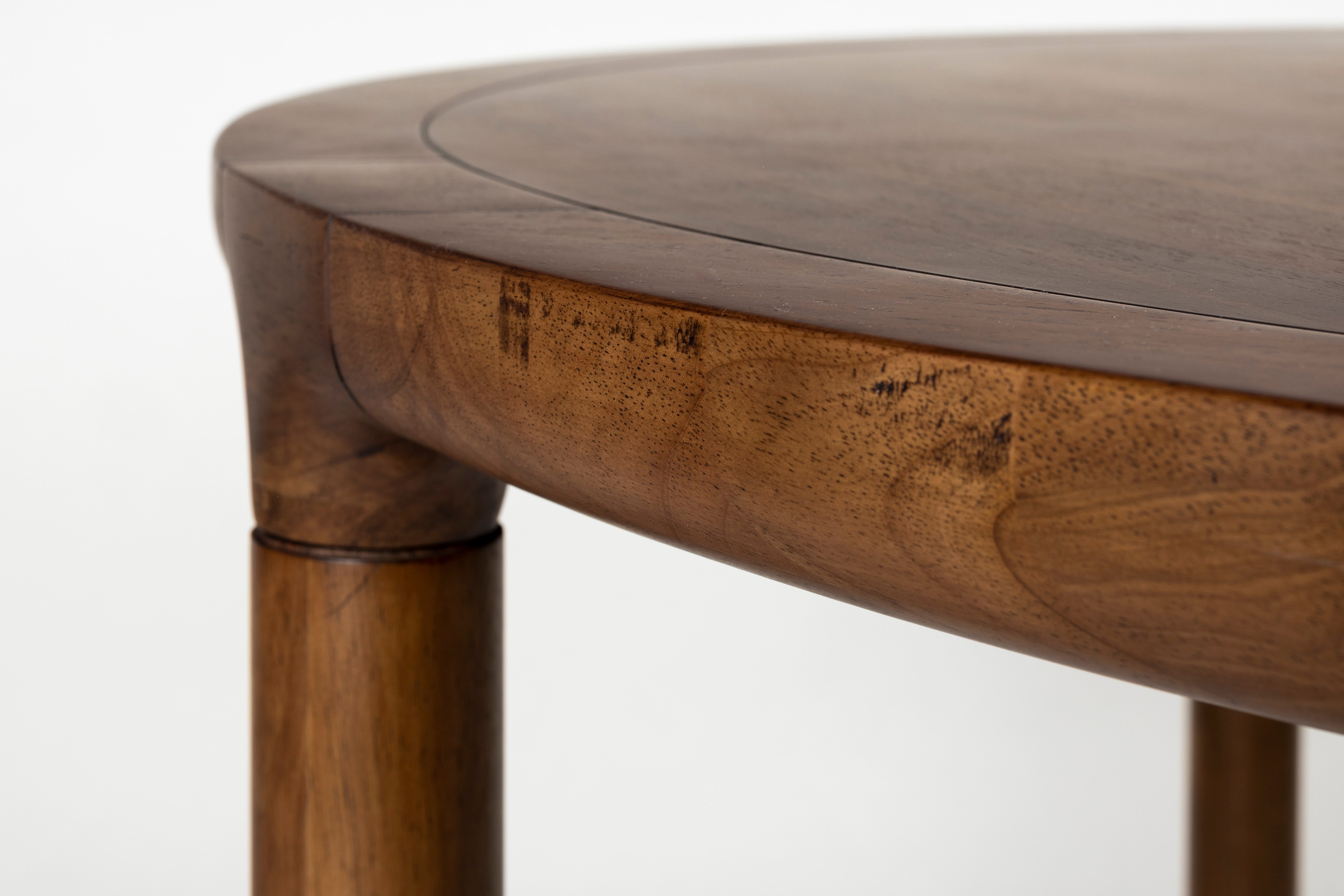 Kulatý stůl STORM ořechový