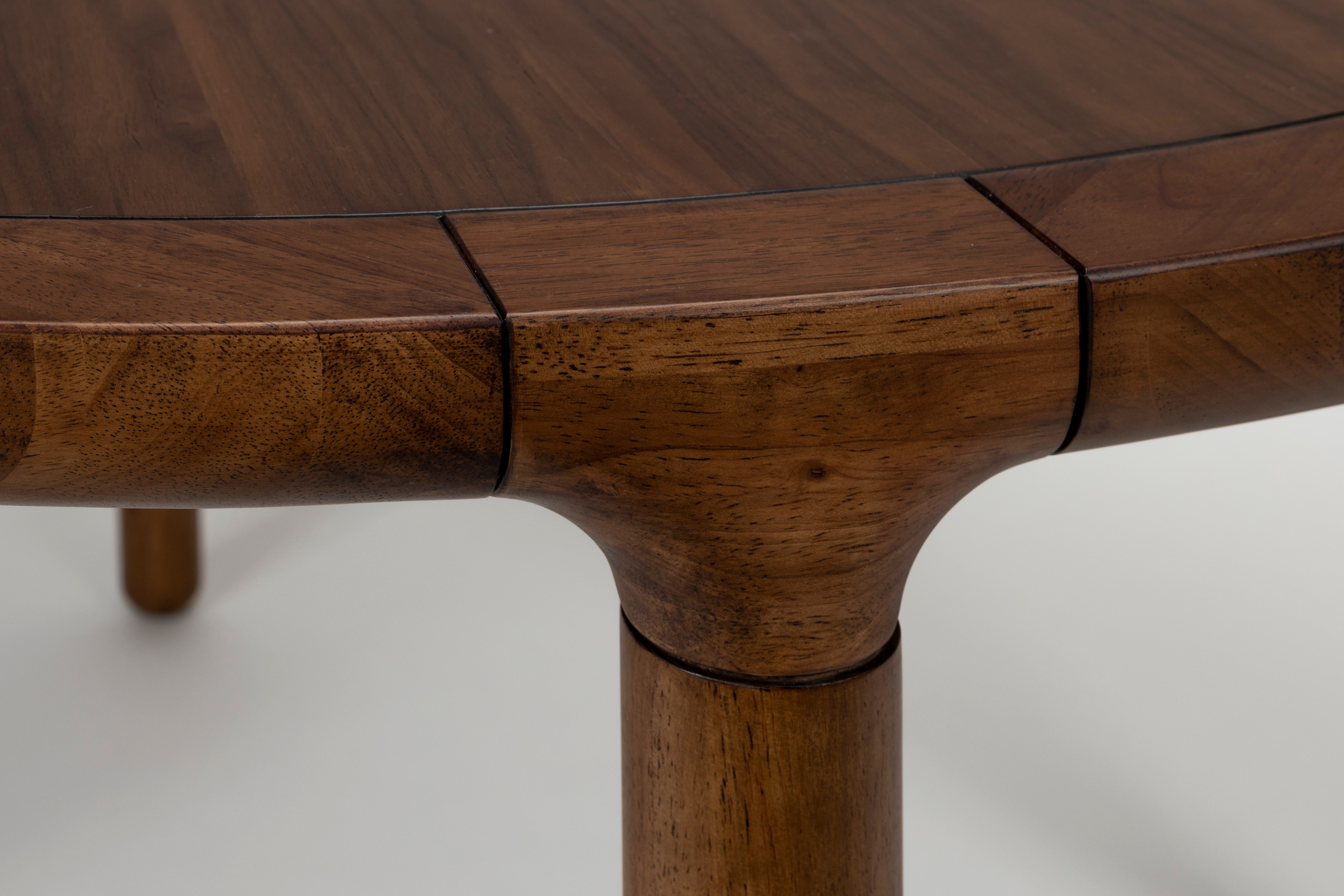 Kulatý stůl STORM ořechový