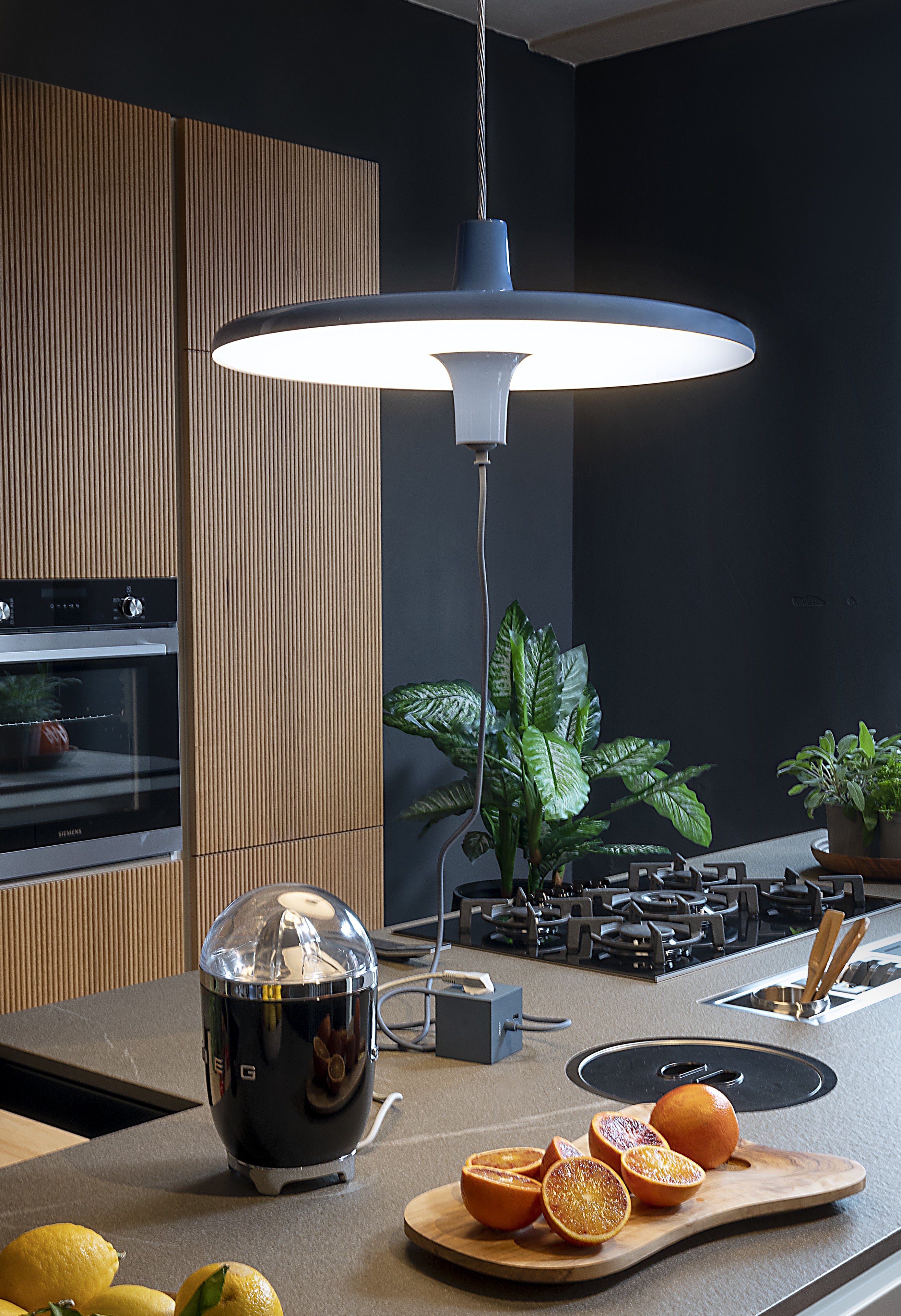 Lampa visící AVRO lesklá oranžová