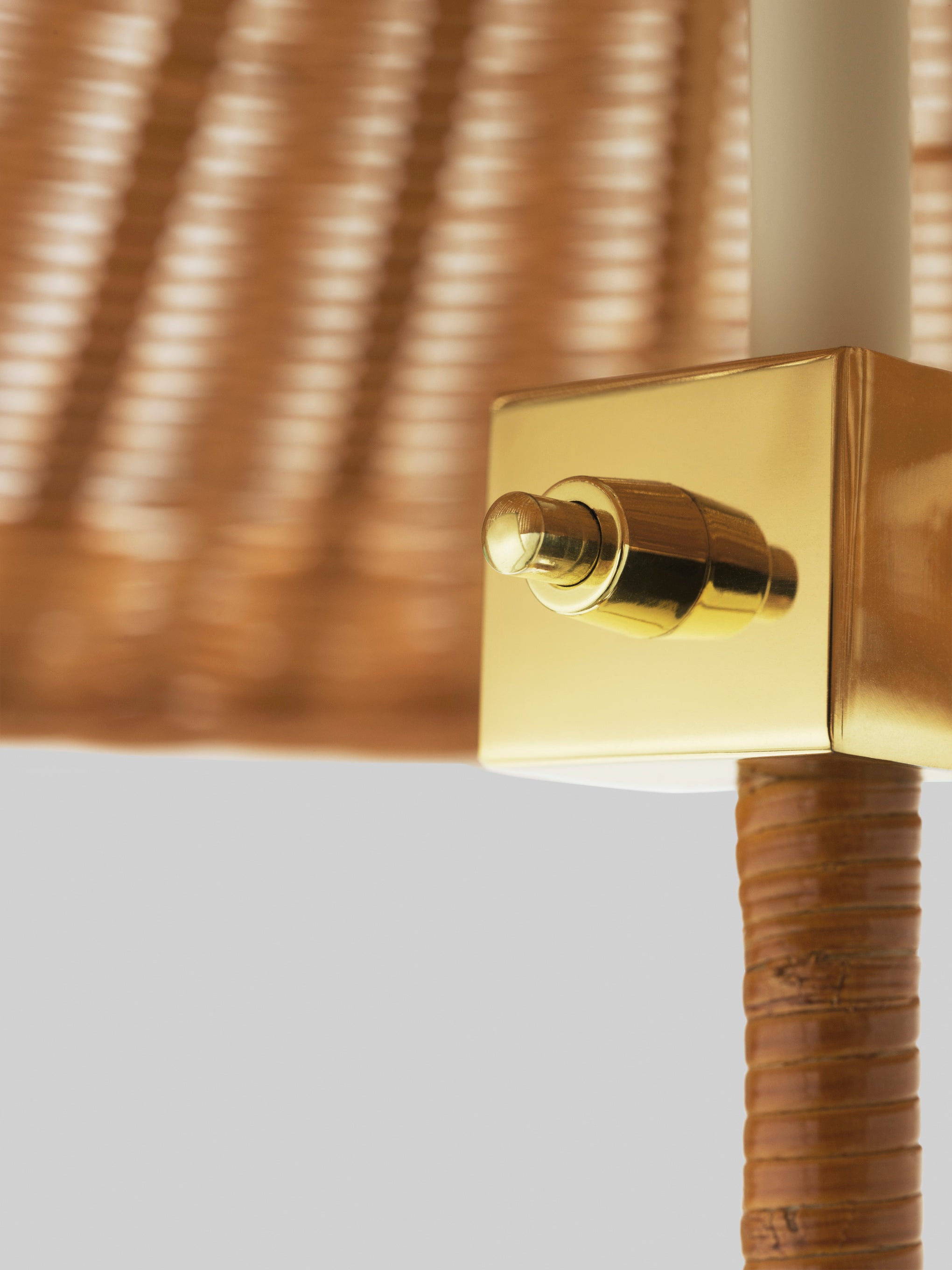 Stojací lampa 9602 mosaz s ratanovým stínidlem