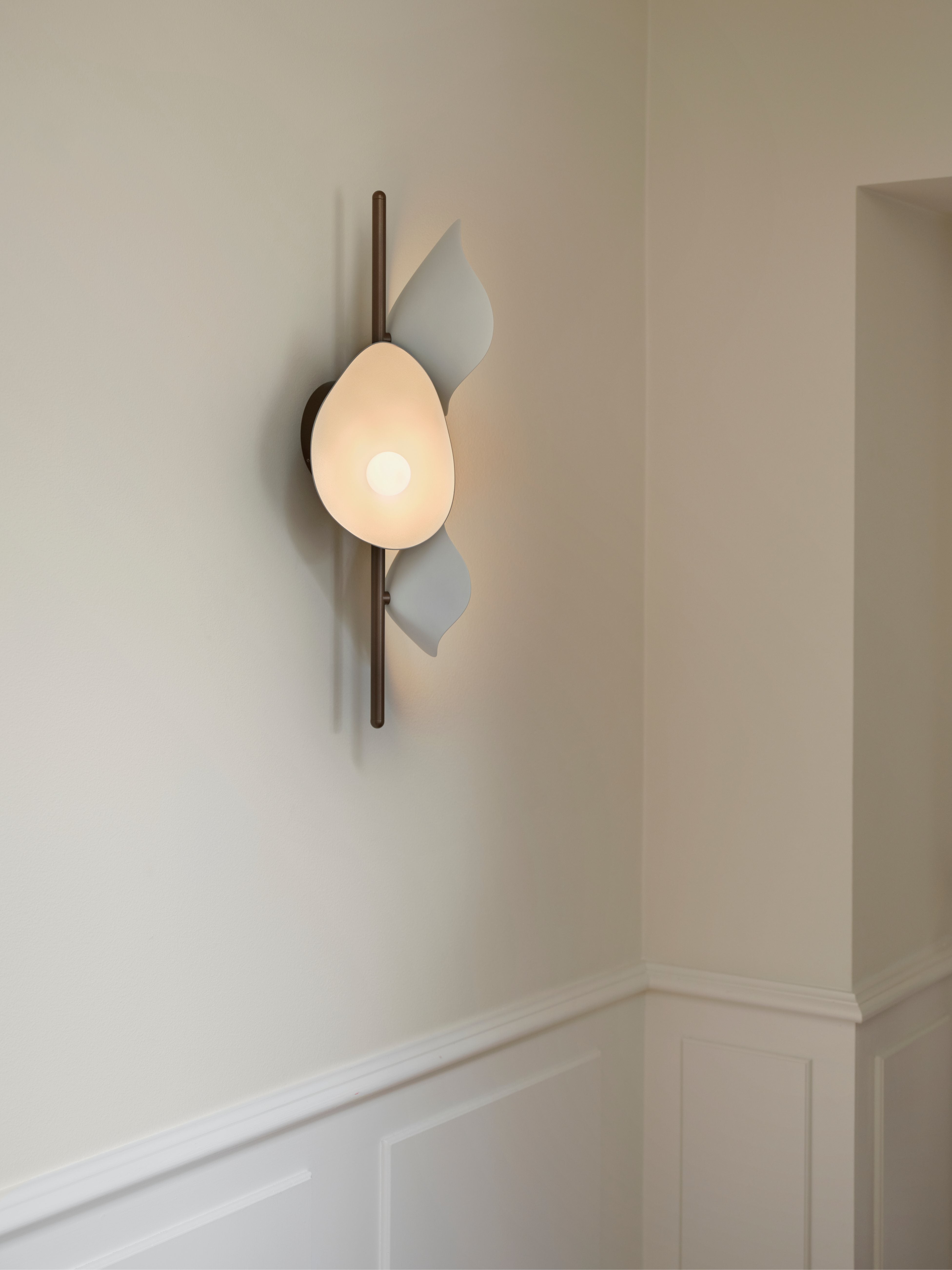 Nástěnná lampa FLORII 3 tmavě hnědá s bílou