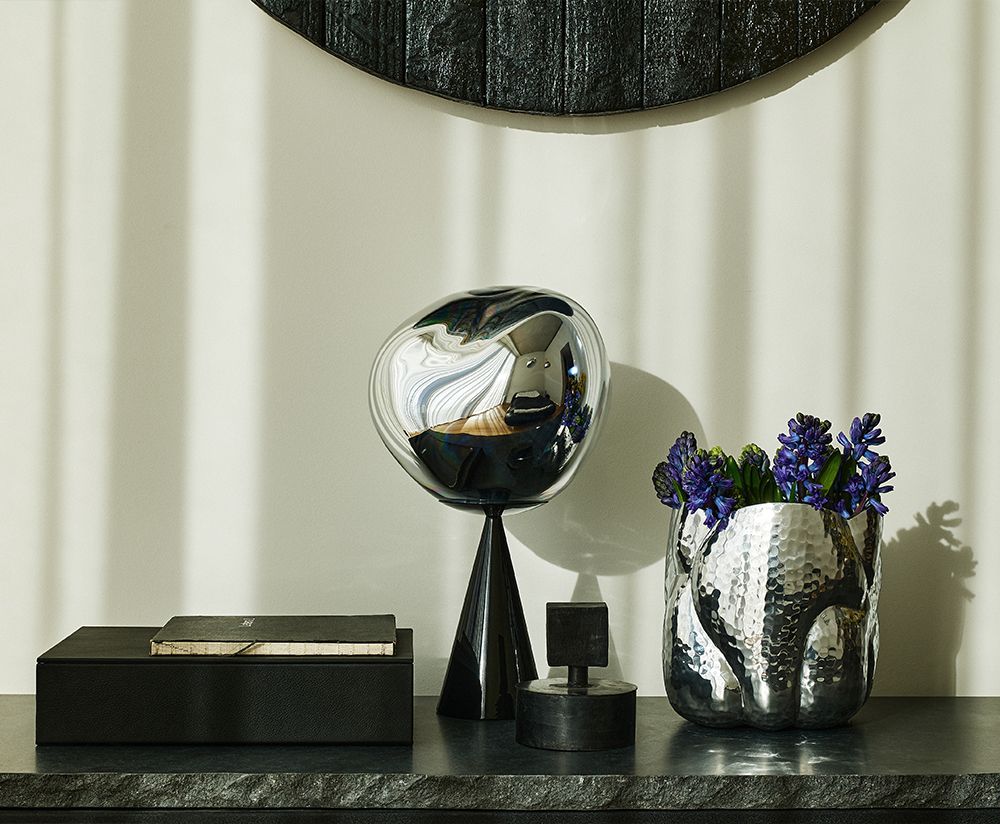 Stolní lampa MELT stříbrná s černým podstavcem