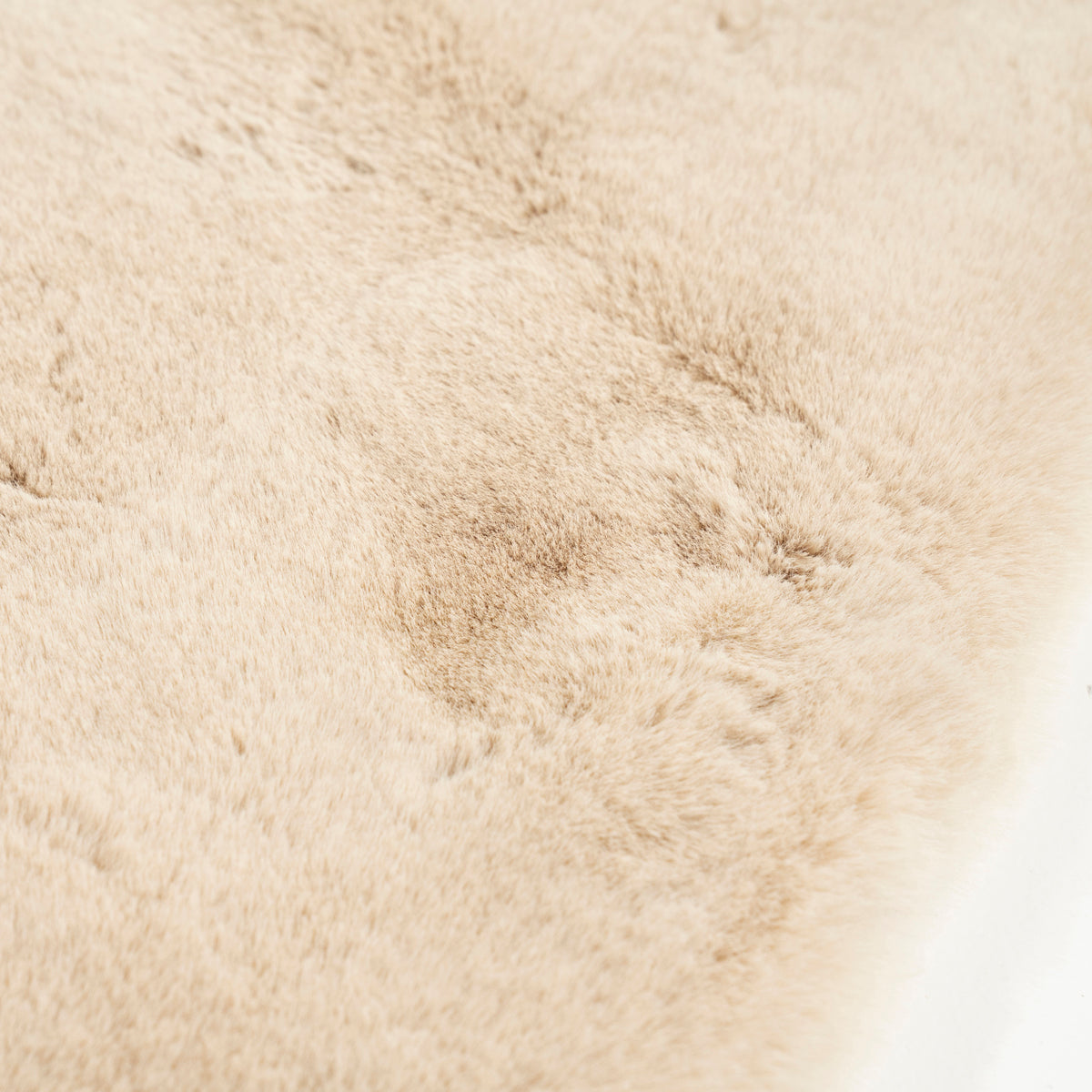 Koberec ZENA béžový s dlouhým vlasem