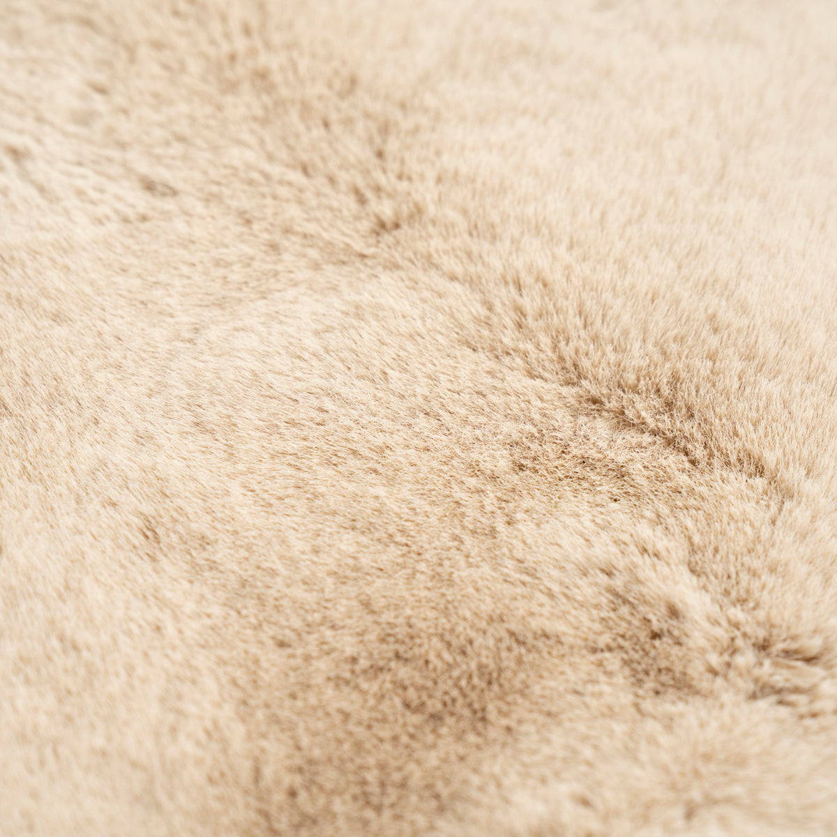 Koberec ZENA béžový s dlouhým vlasem