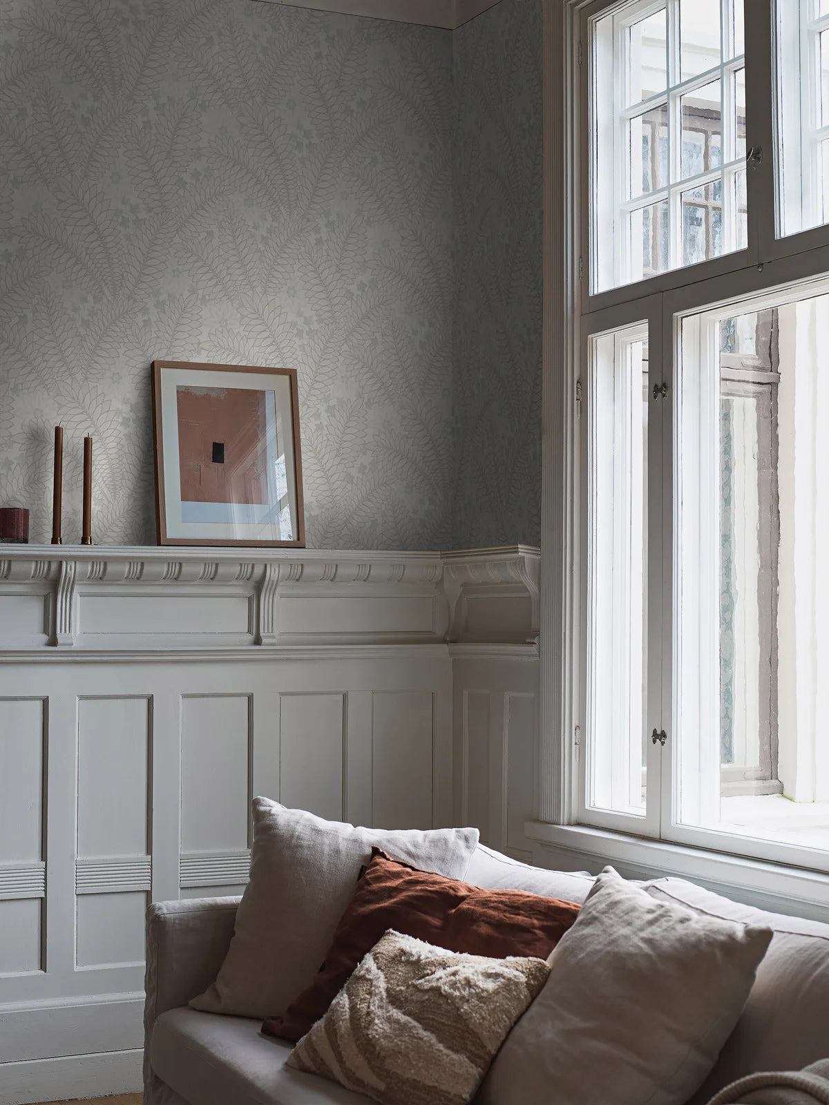 Tapeta s rostlinným motivem listů HIDDEN IVY bílá se šedou