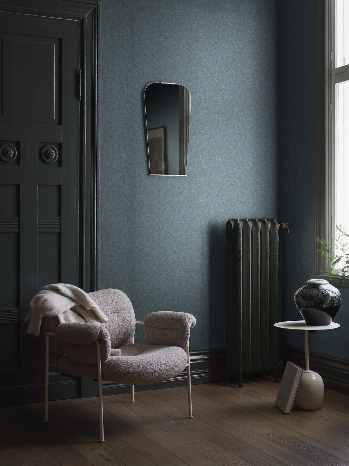 Tapeta s rostlinným motivem listů WILD FERNS modrá