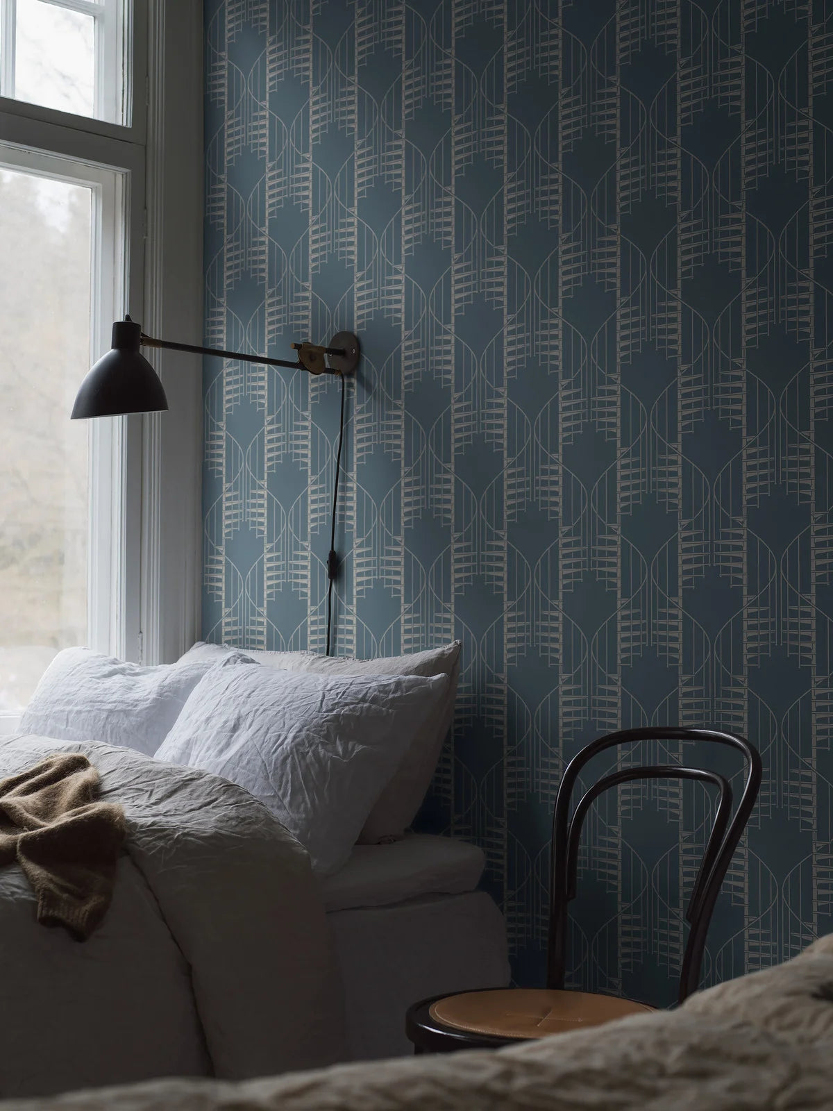 Tapeta s abstraktním vzorem STAIRCASE tmavě zelená