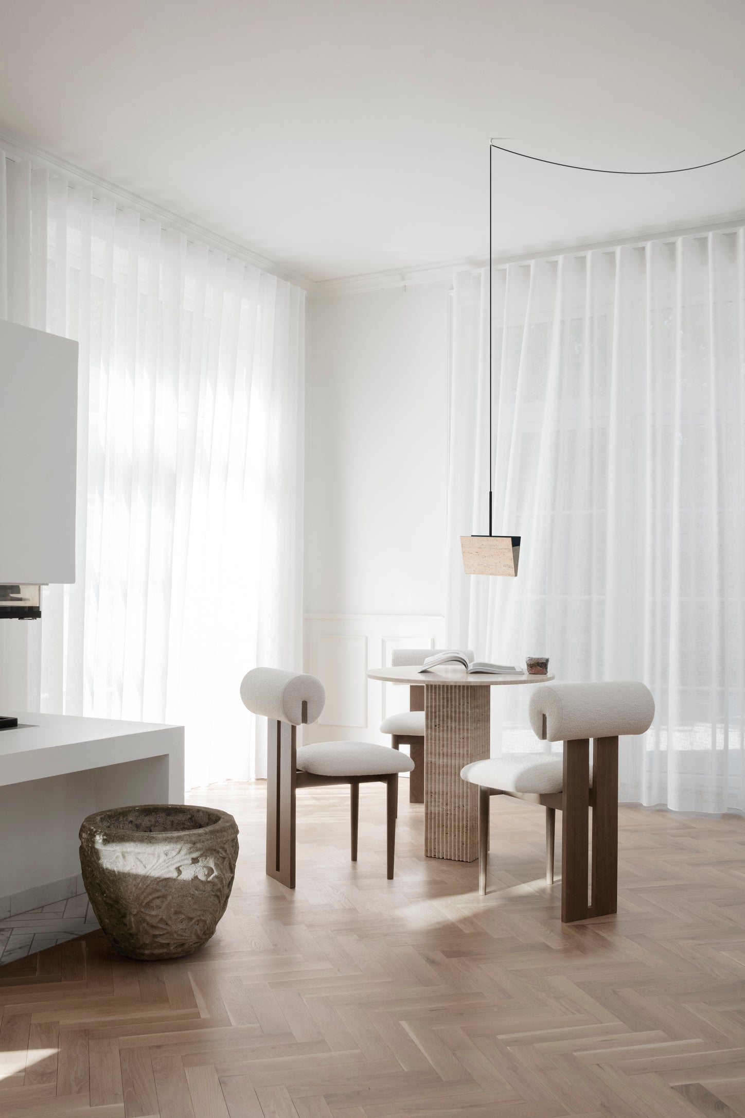 Stół okrągły SOHO szary trawertyn