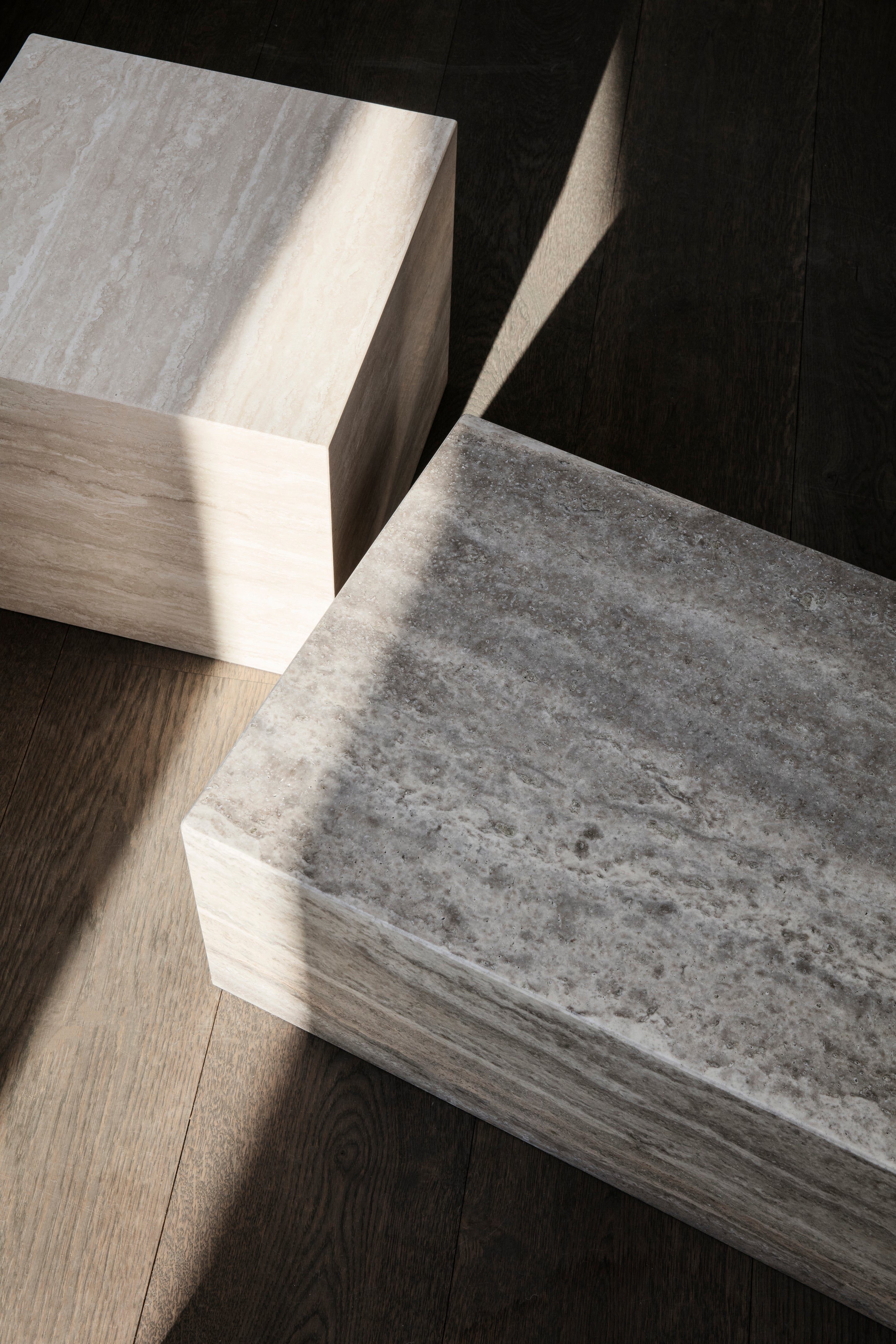 Stolik boczny CUBISM szary trawertyn