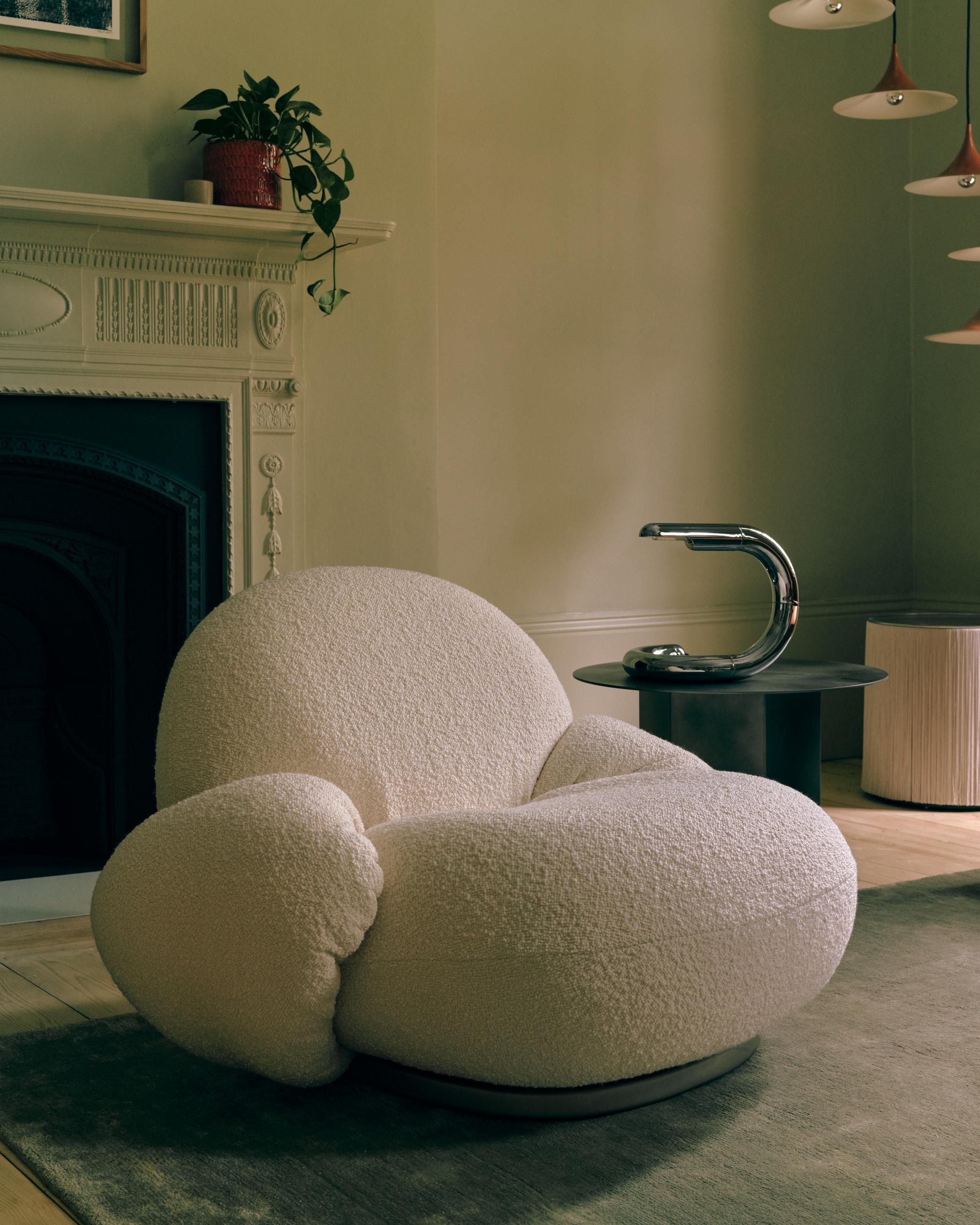 ASPIDE Silver Table Lamp