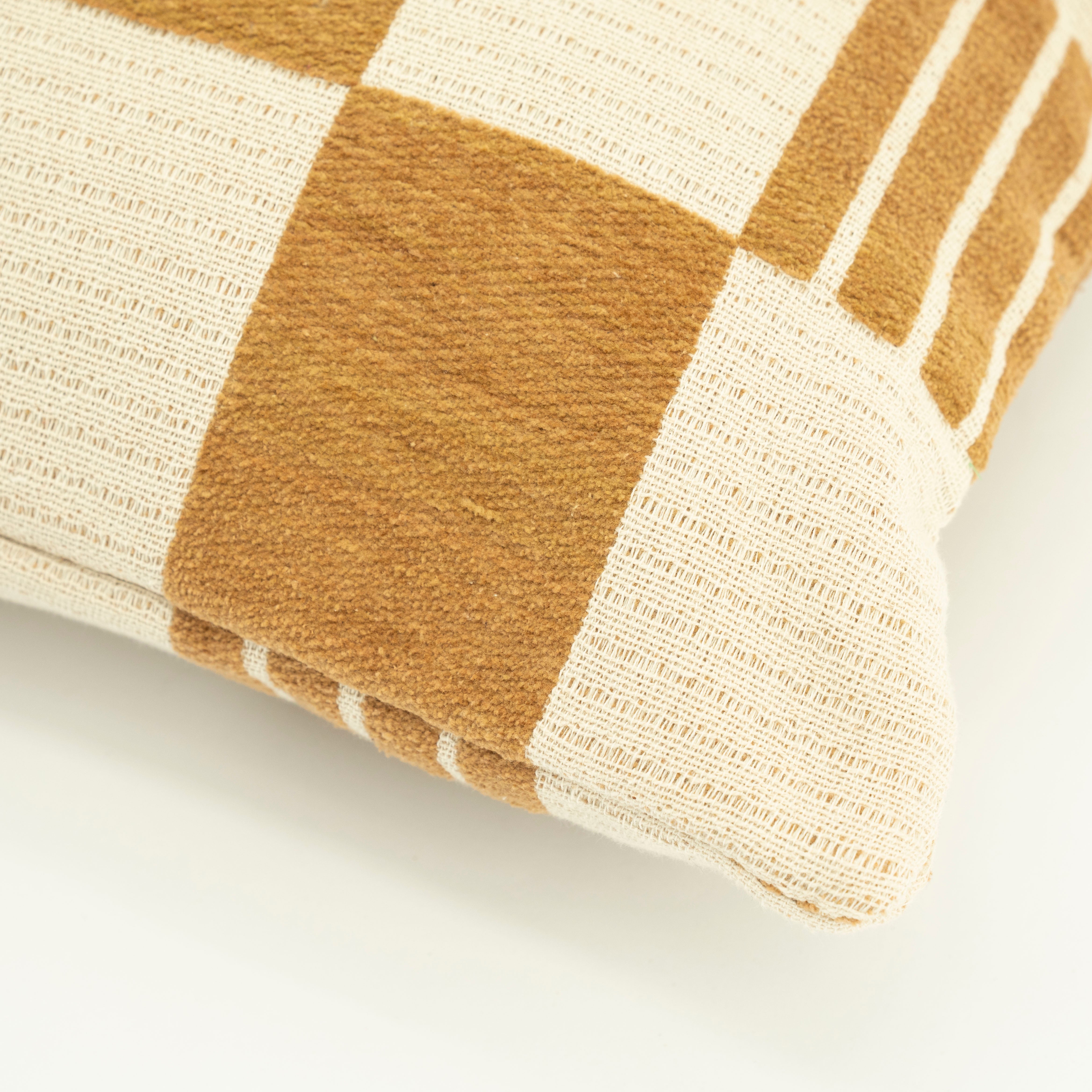 Polštář TWIST hořčicový s béžovou