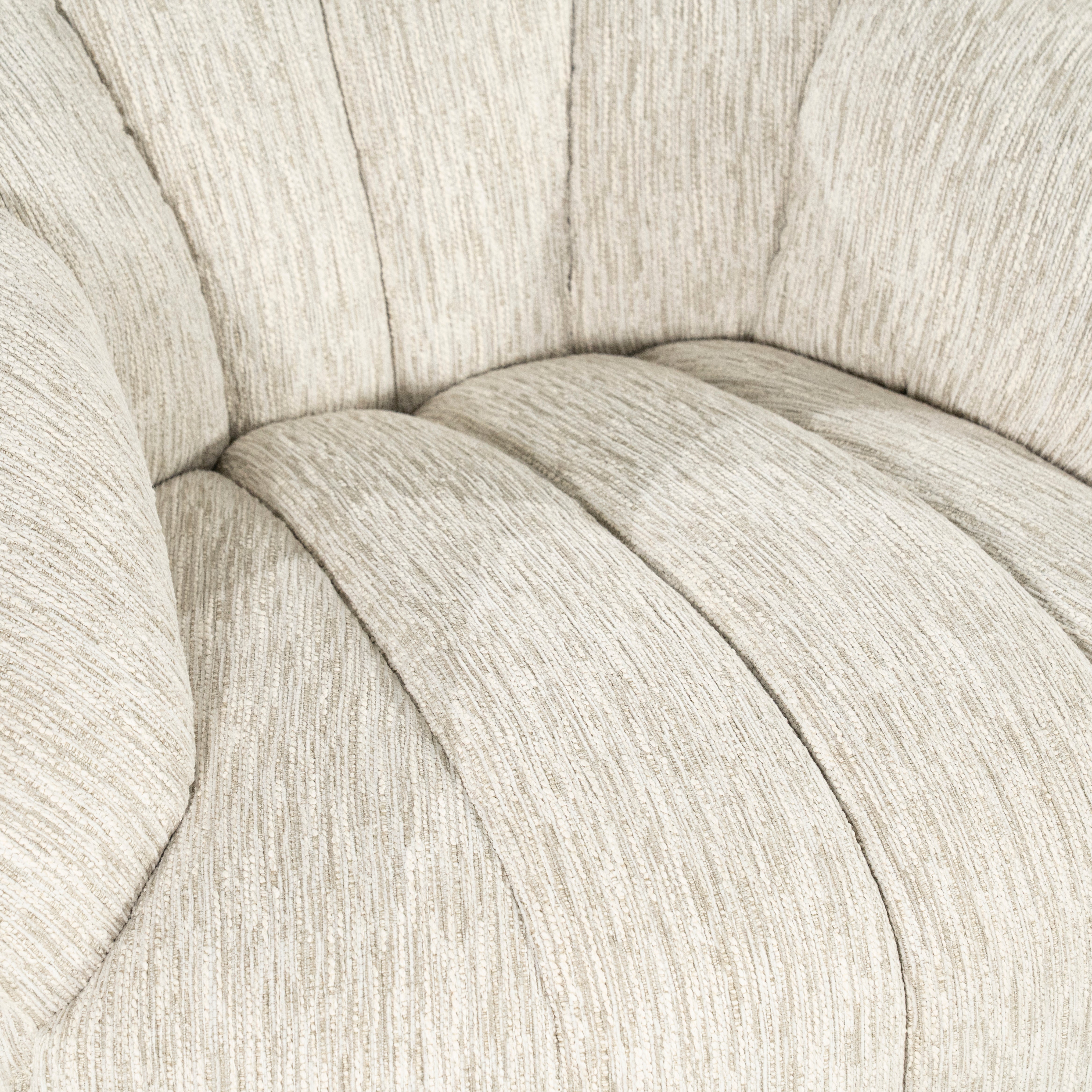 SOGNO Beige Swivel Armchair