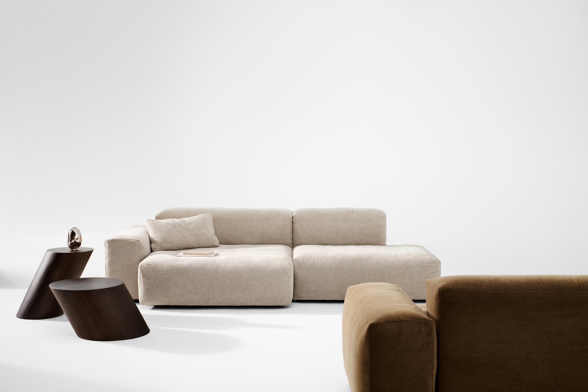 TILT coffee table dark oak wood