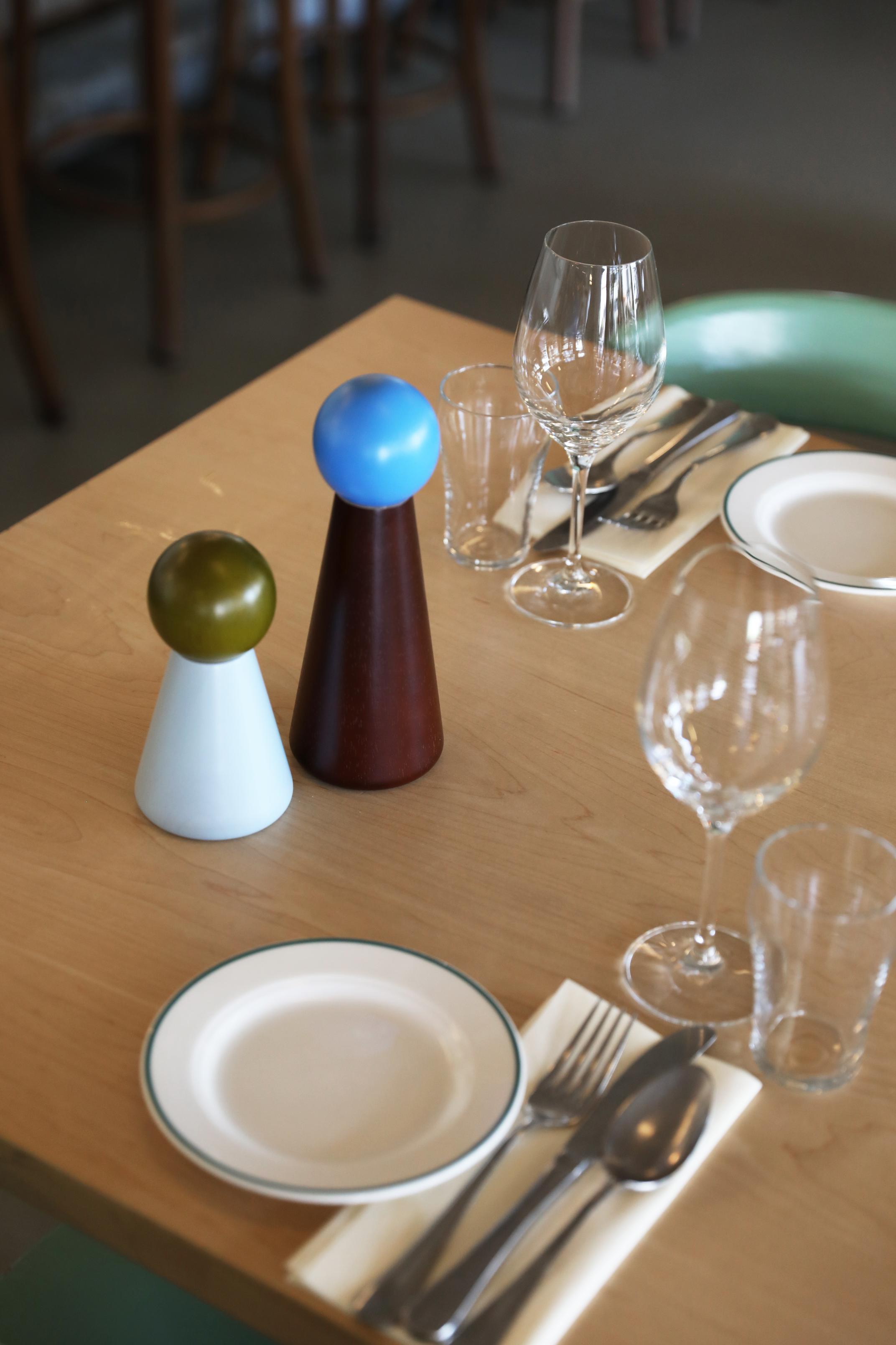 Mlynček na korenie HALMA LARGE burgundský s modrou