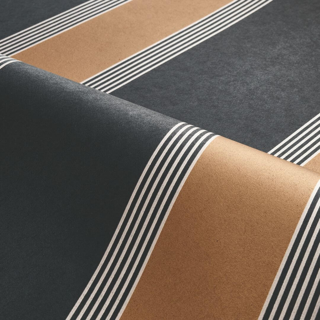 Tapeta s geometrickým vzorem pruhy AUTEUIL - ČERNÁ/ZLATÁ černá se zlatou