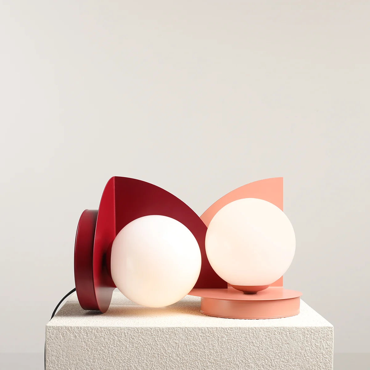 Coral loop table lamp